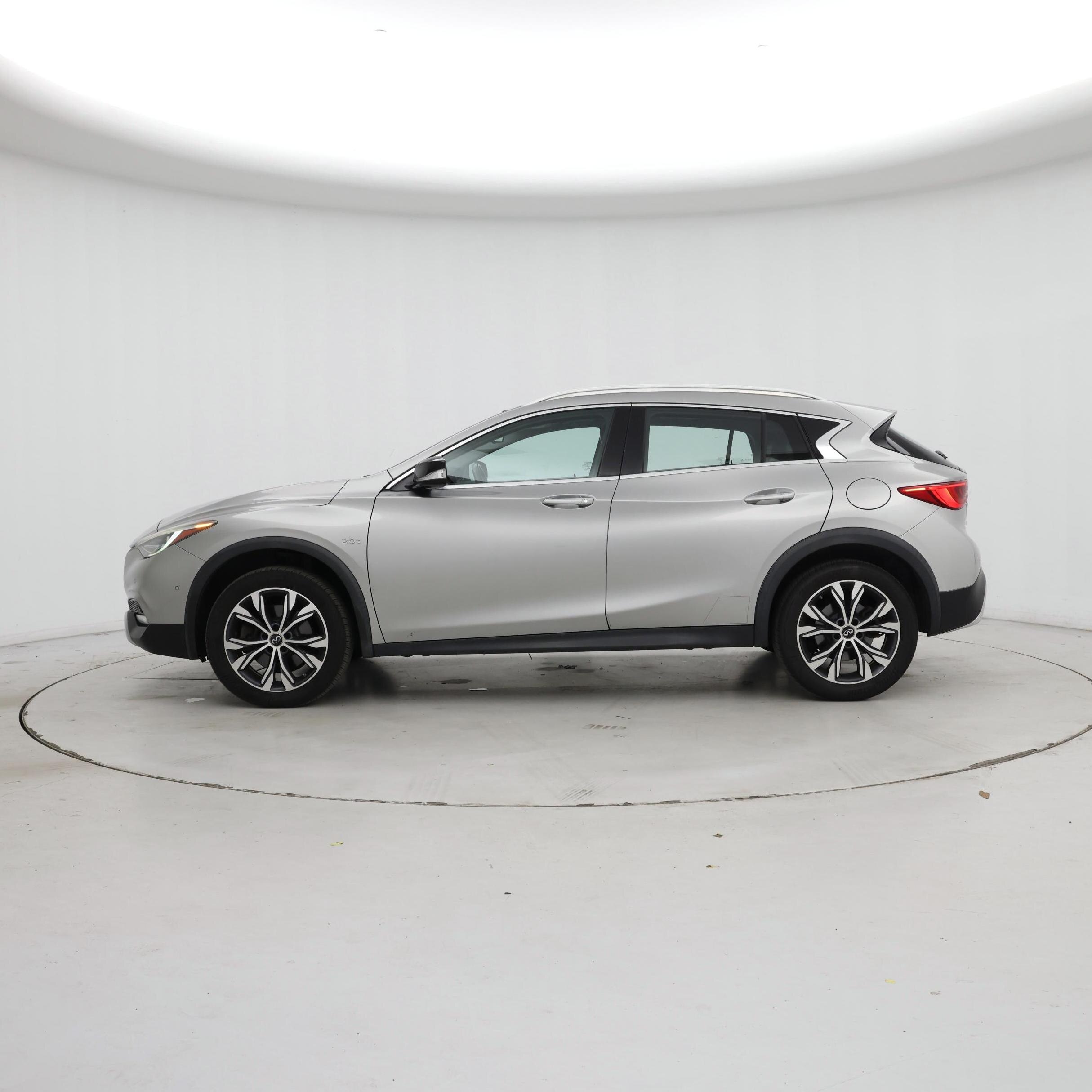 Thumbnail: 2017 INFINITI QX30 - 3