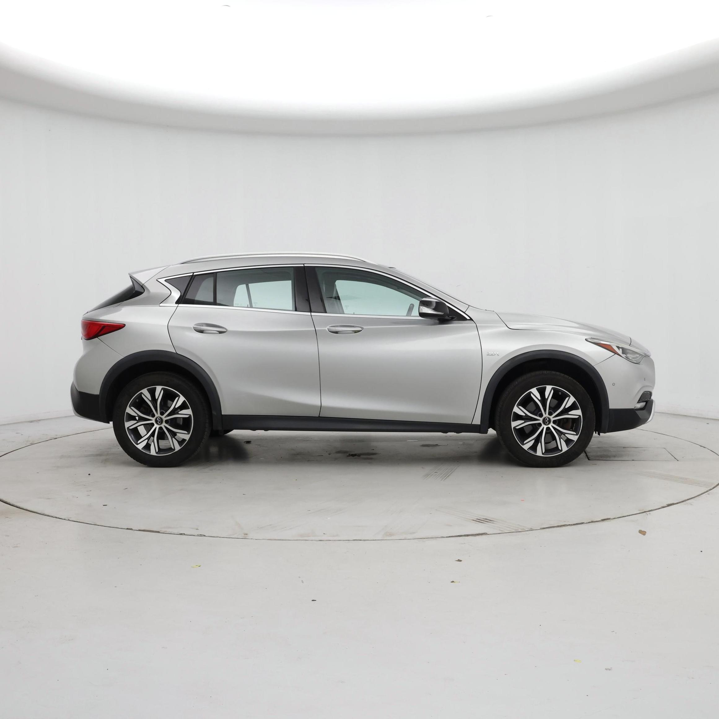 Thumbnail: 2017 INFINITI QX30 - 7