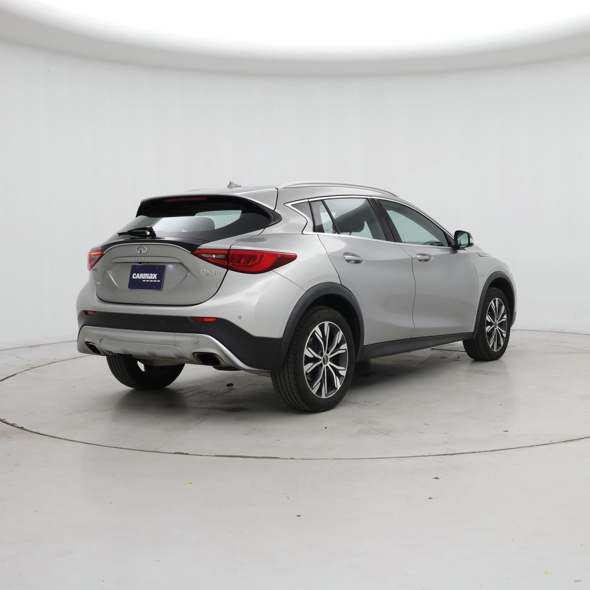 Thumbnail: 2017 INFINITI QX30 - 8