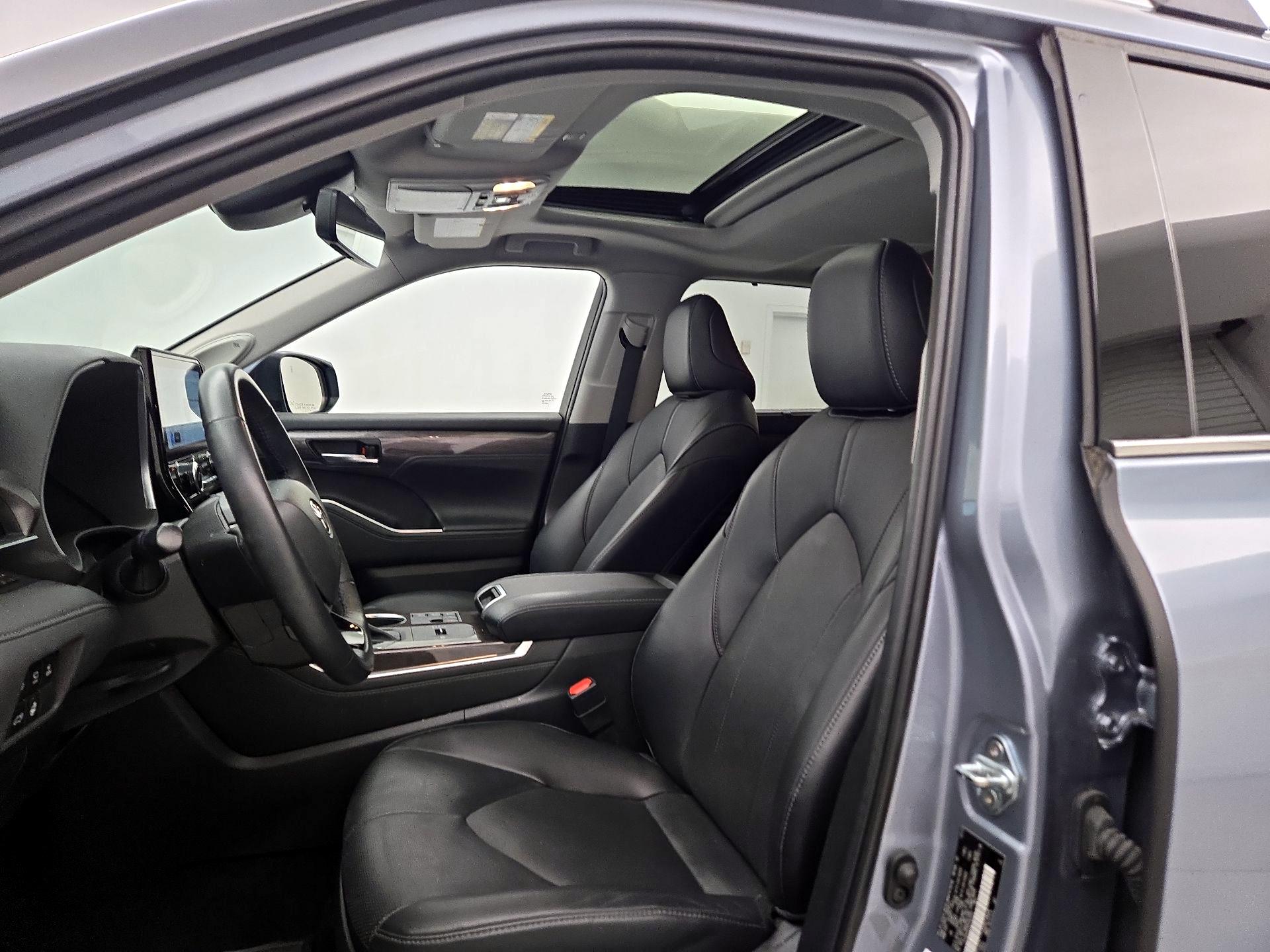 Thumbnail: 2023 Toyota Highlander - 11