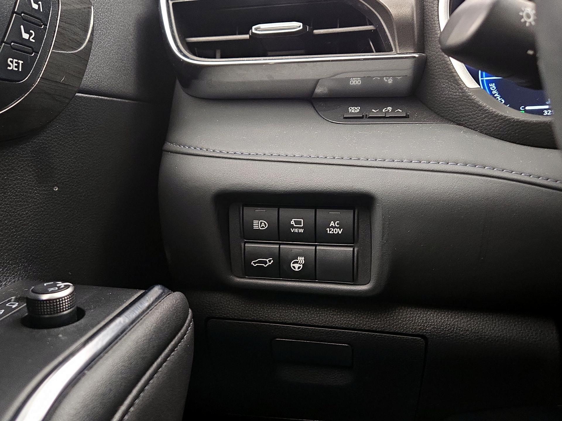 Thumbnail: 2023 Toyota Highlander - 13