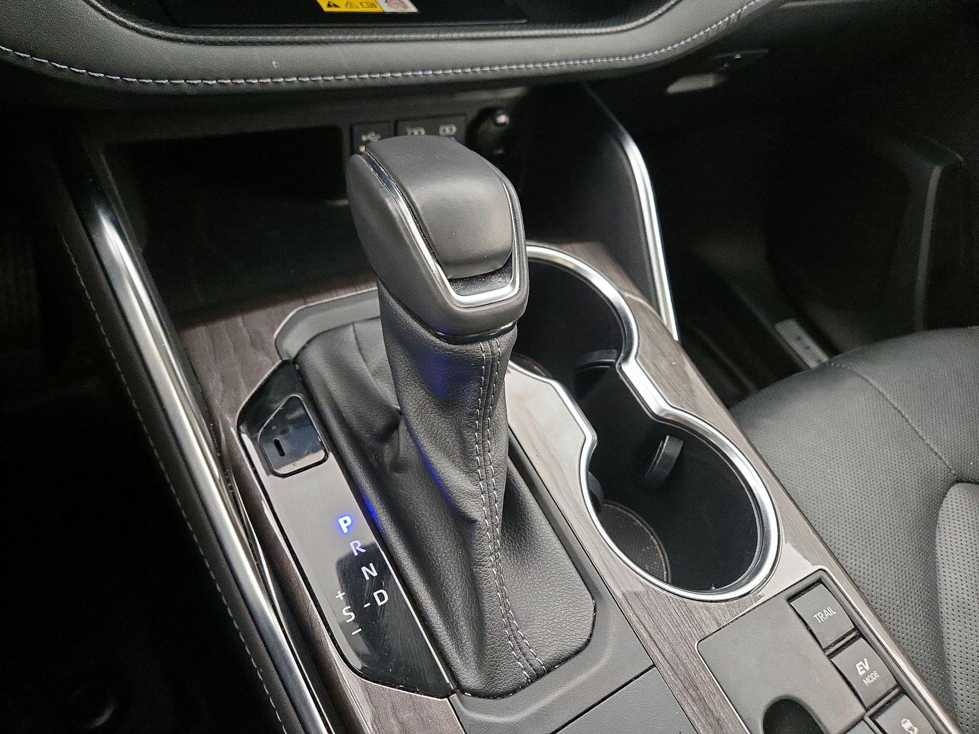 Thumbnail: 2023 Toyota Highlander - 17