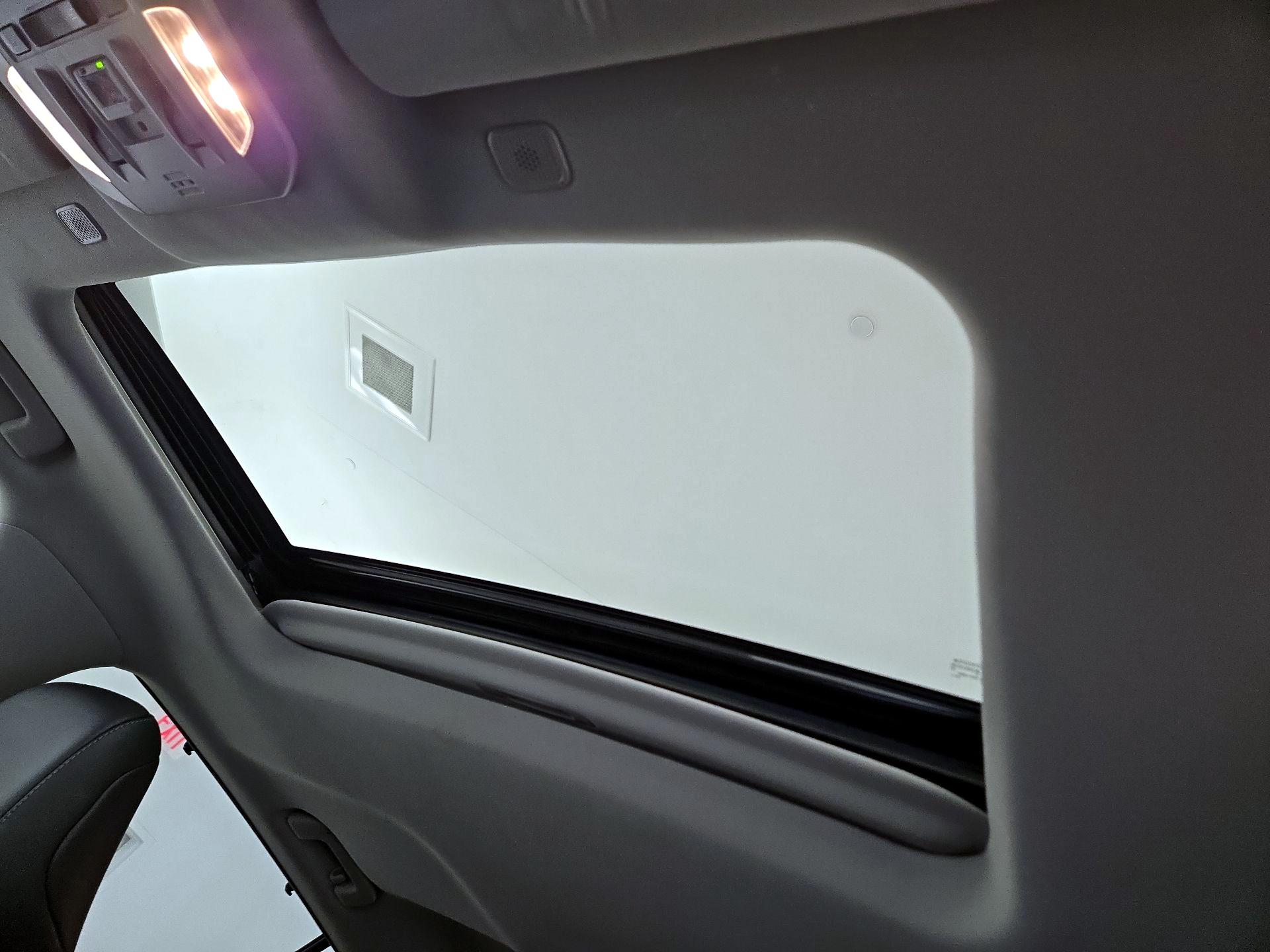 Thumbnail: 2023 Toyota Highlander - 19