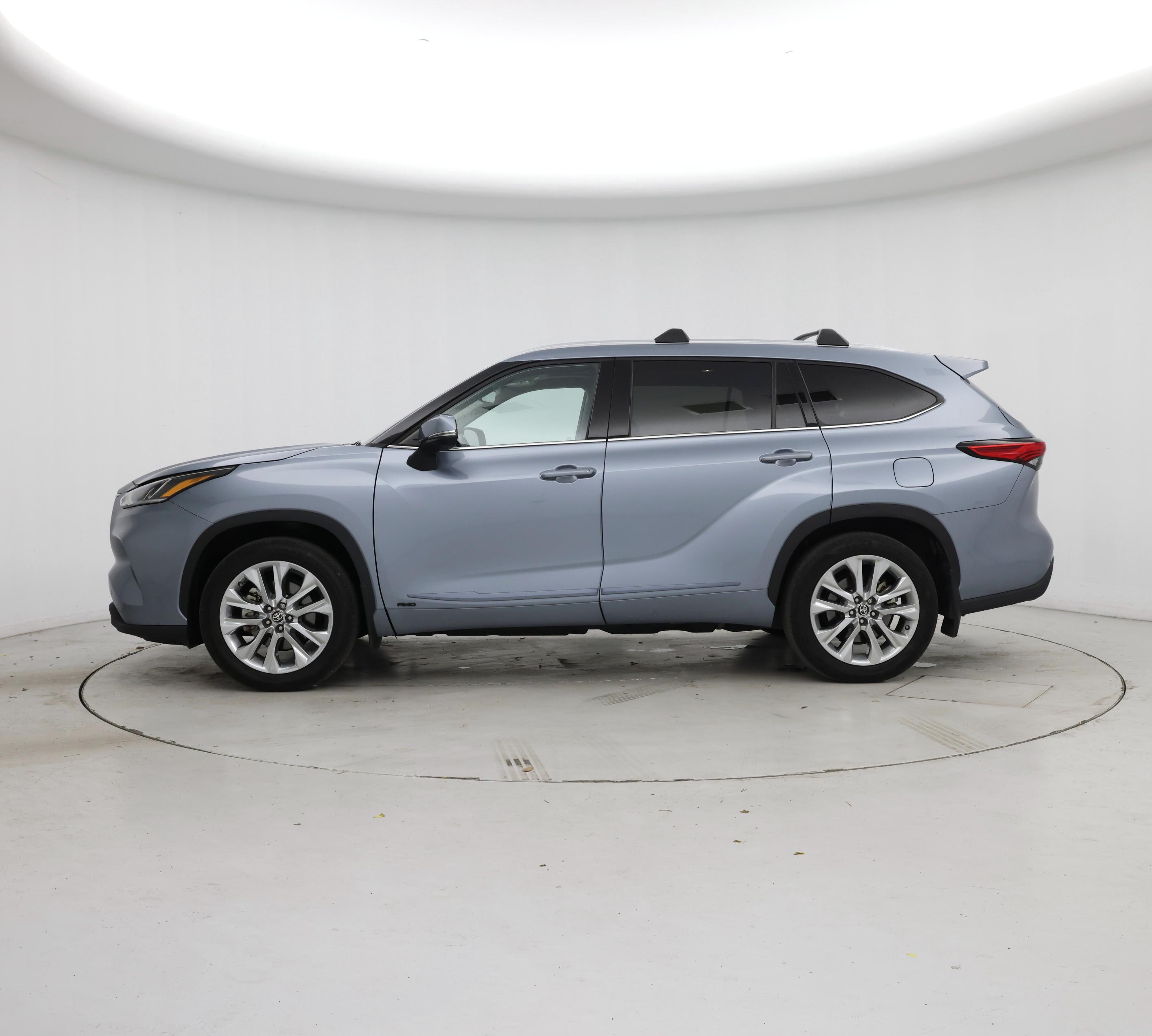 Thumbnail: 2023 Toyota Highlander - 3