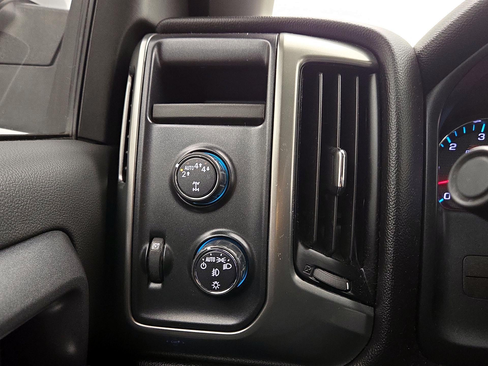 Thumbnail: 2018 Chevrolet Silverado 1500 - 13