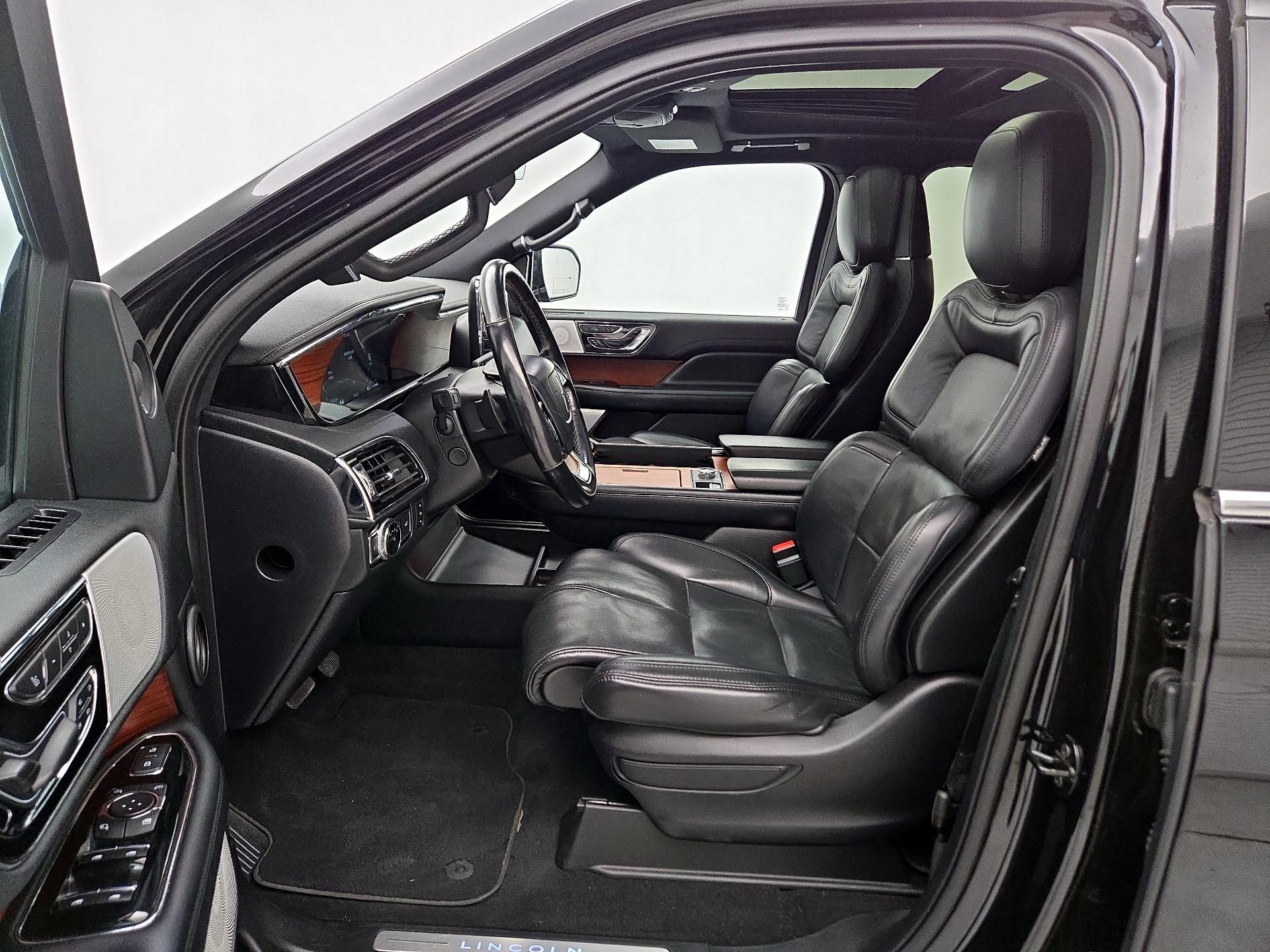 Thumbnail: 2020 Lincoln Navigator - 11