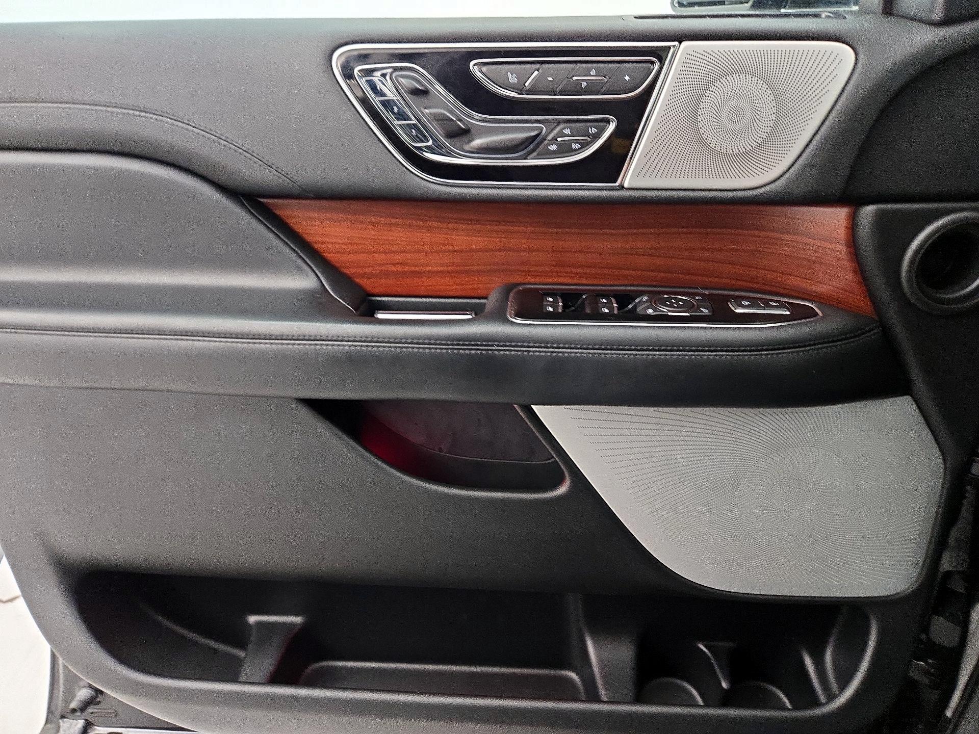 Thumbnail: 2020 Lincoln Navigator - 12