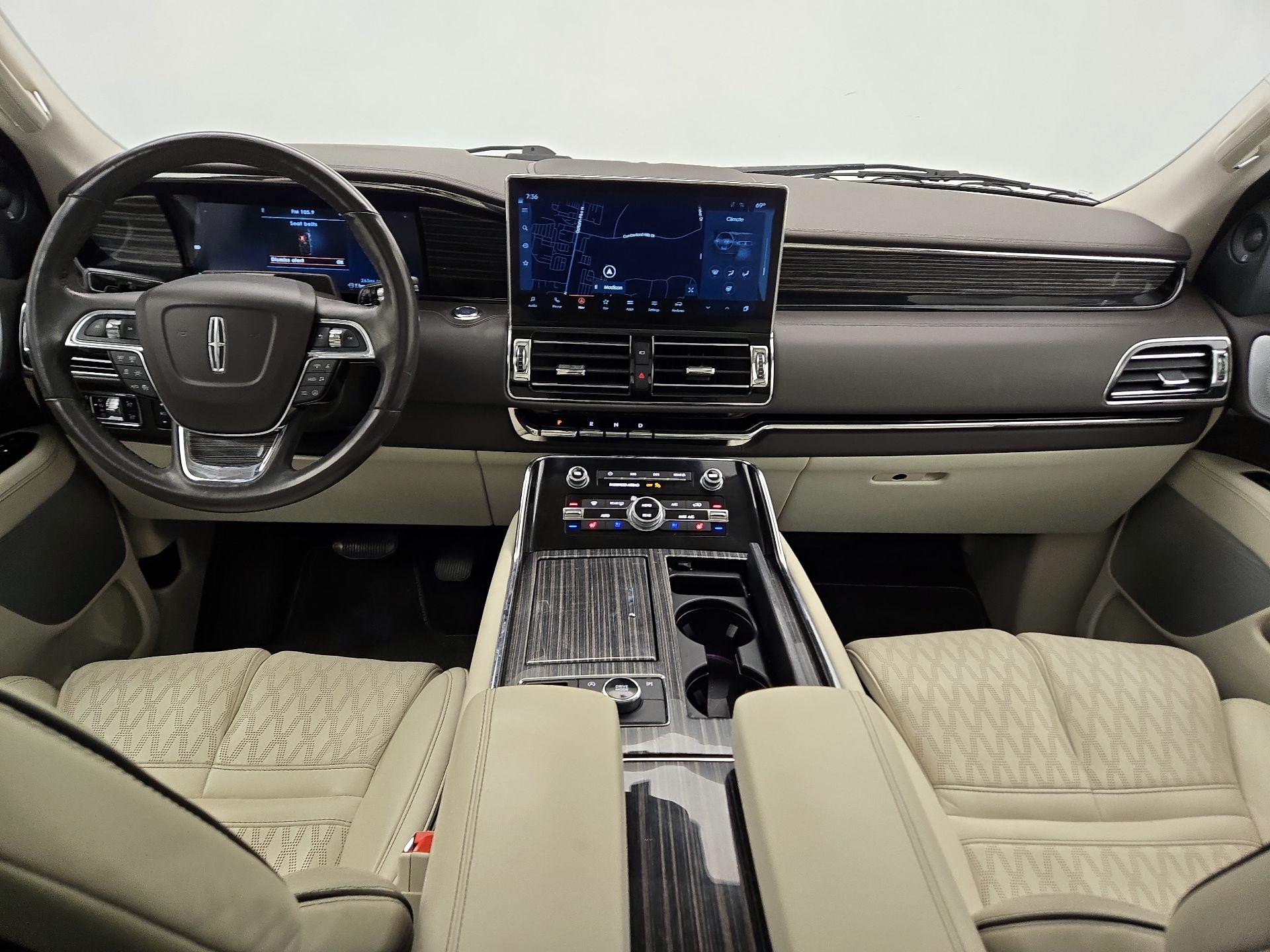 Thumbnail: 2023 Lincoln Navigator - 9