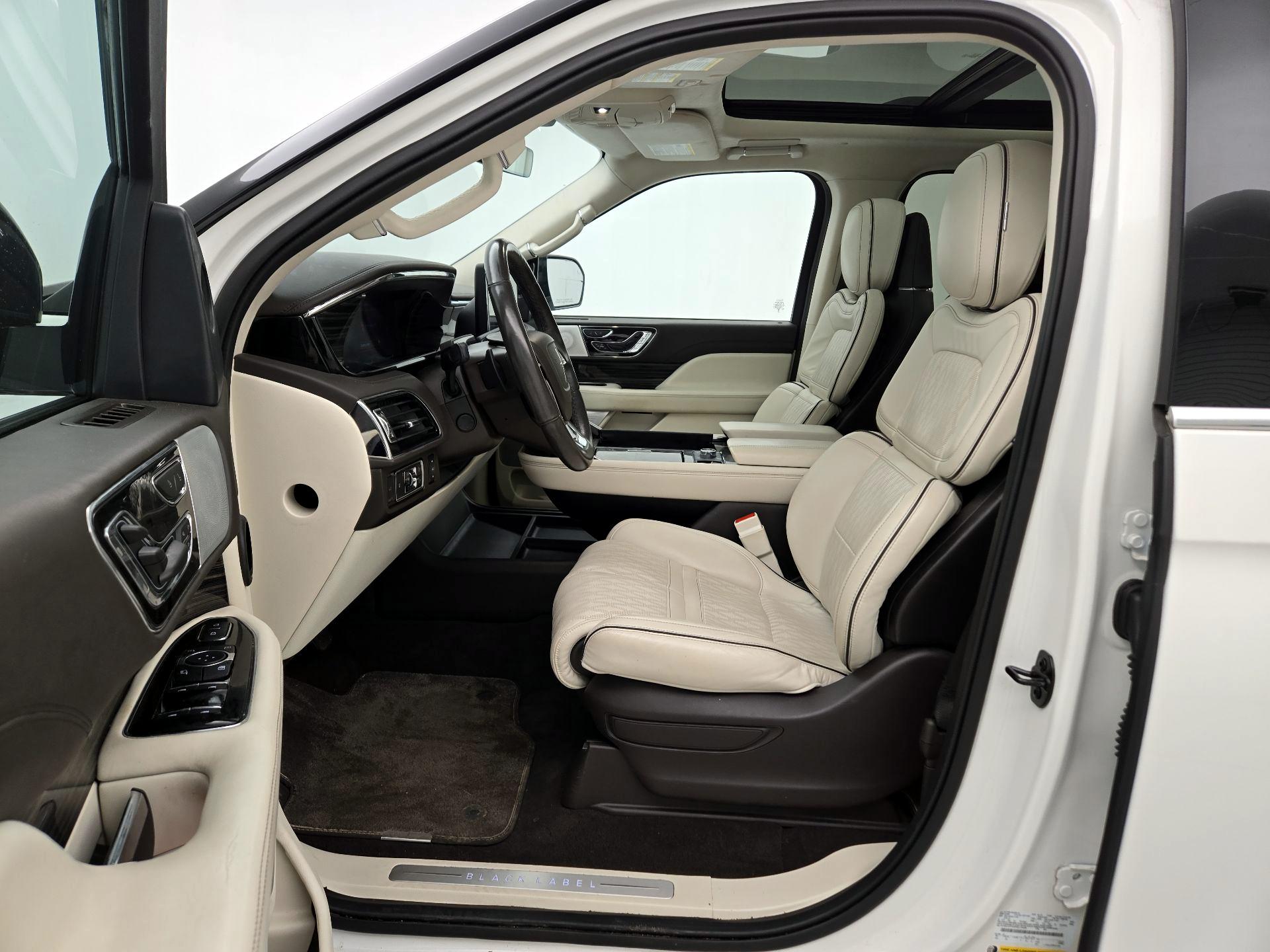 Thumbnail: 2023 Lincoln Navigator - 11