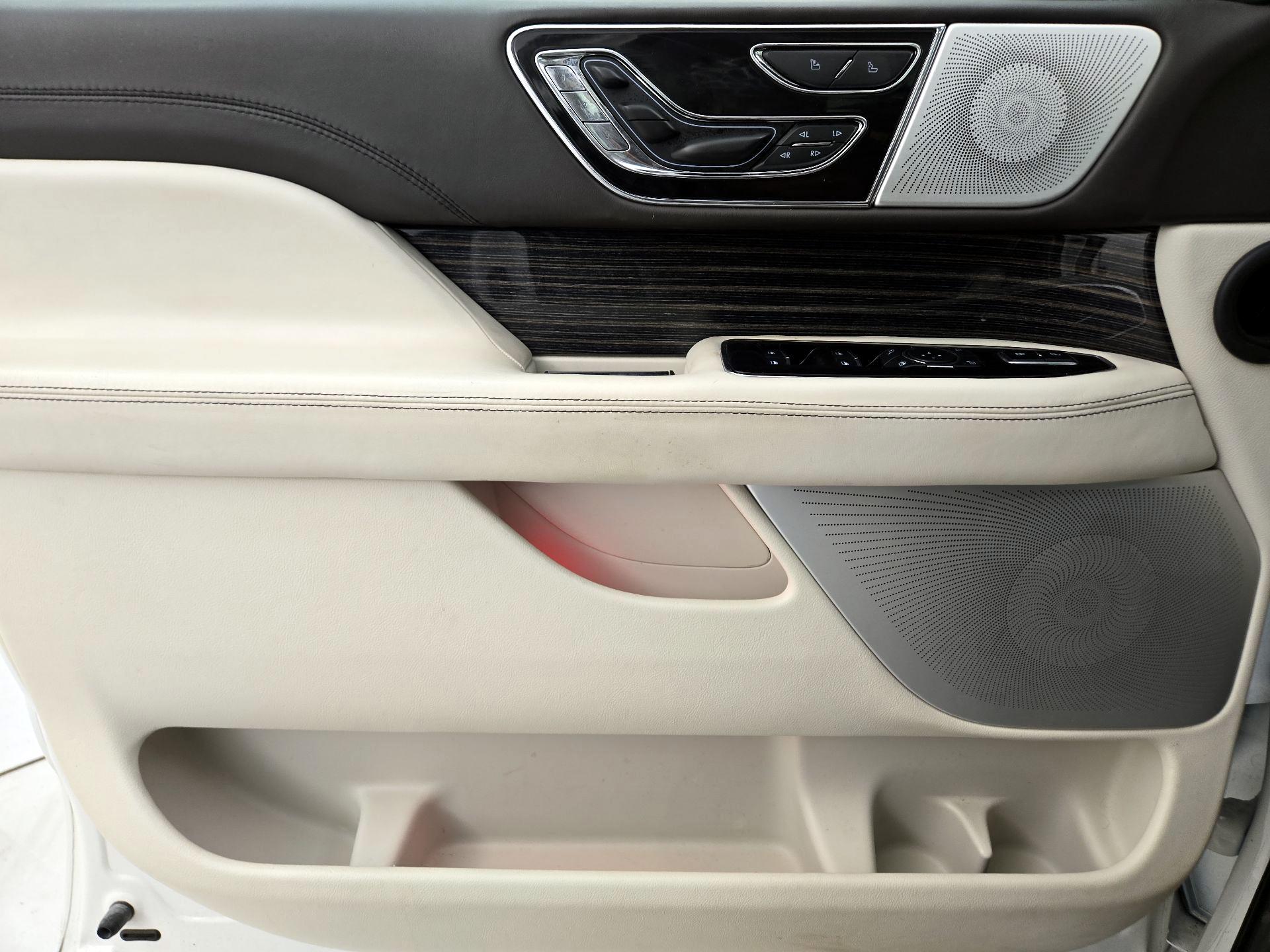 Thumbnail: 2023 Lincoln Navigator - 12