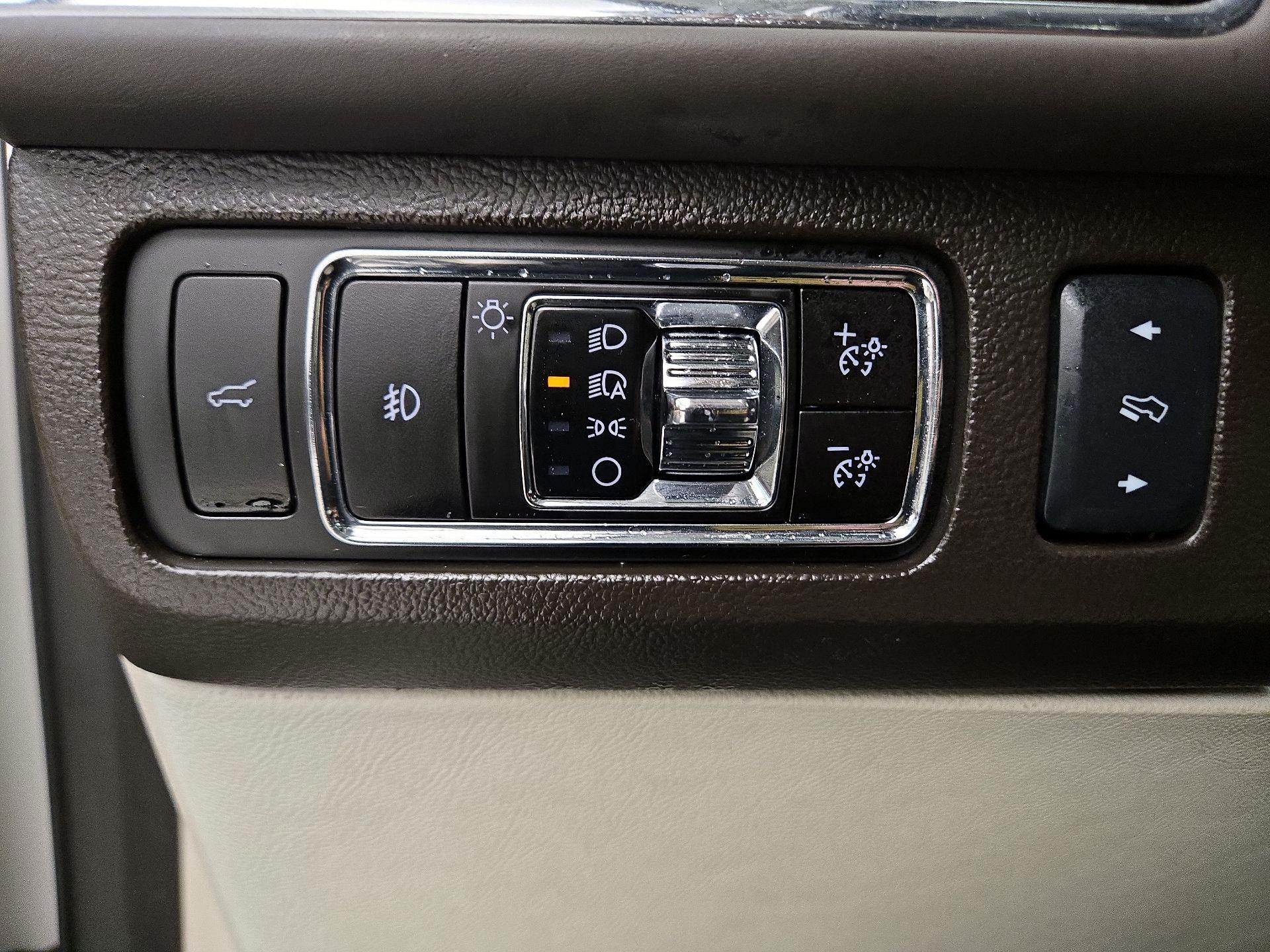 Thumbnail: 2023 Lincoln Navigator - 13