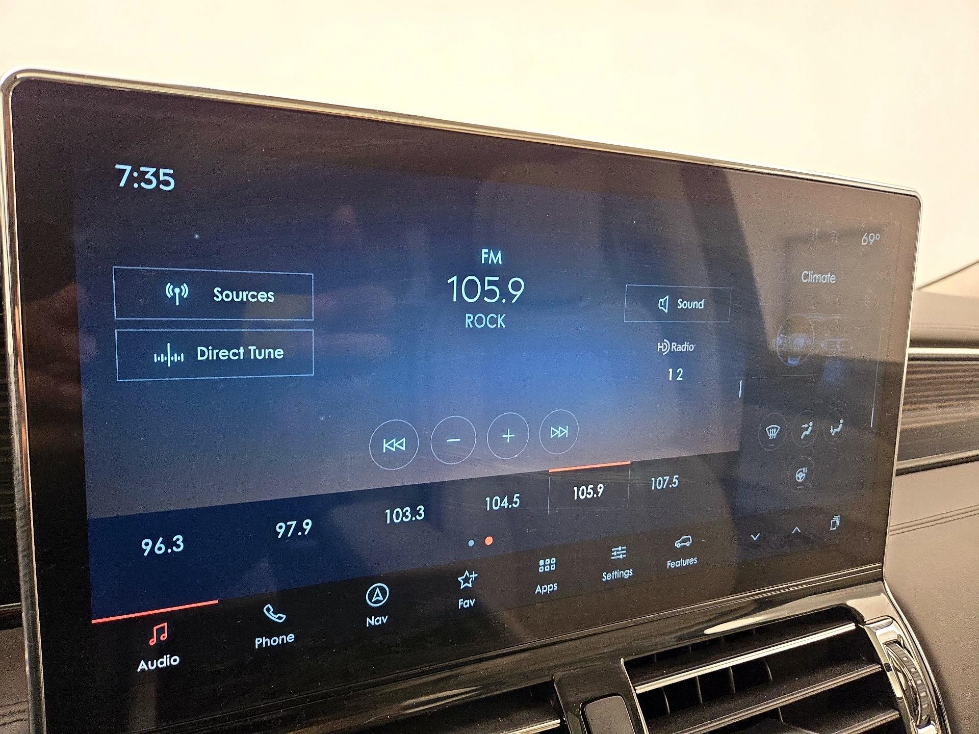 Thumbnail: 2023 Lincoln Navigator - 16