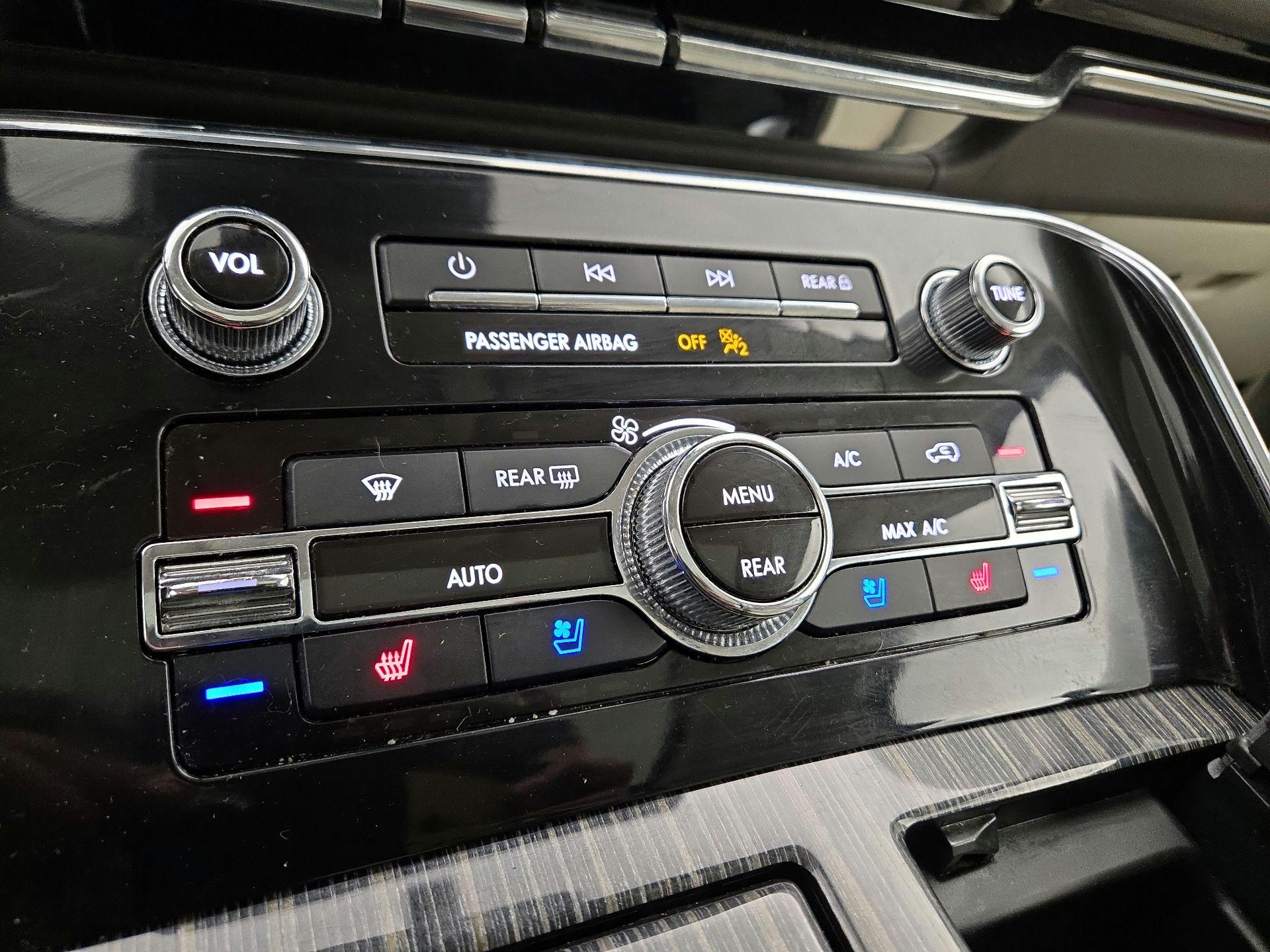 Thumbnail: 2023 Lincoln Navigator - 17