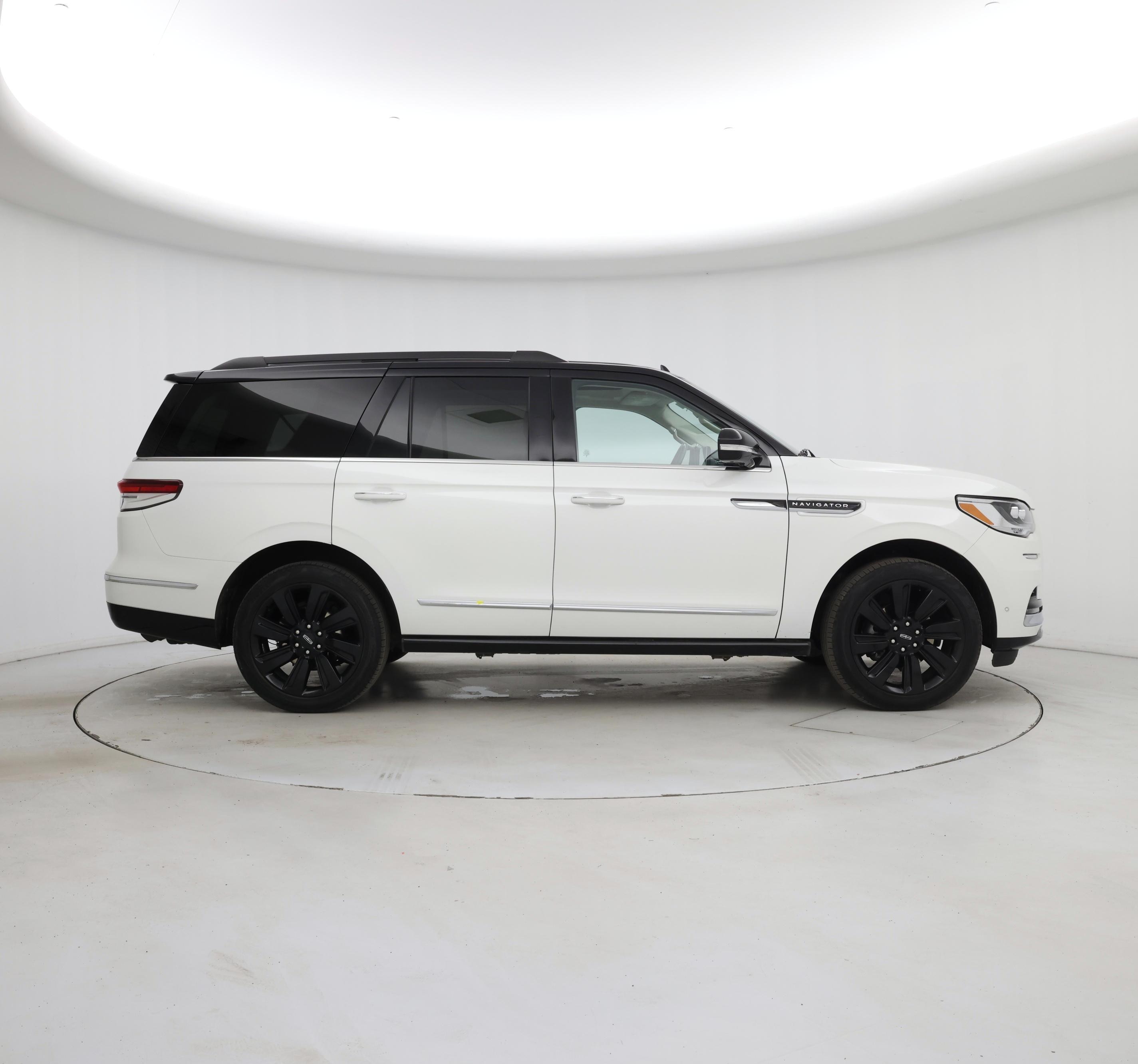 Thumbnail: 2023 Lincoln Navigator - 7