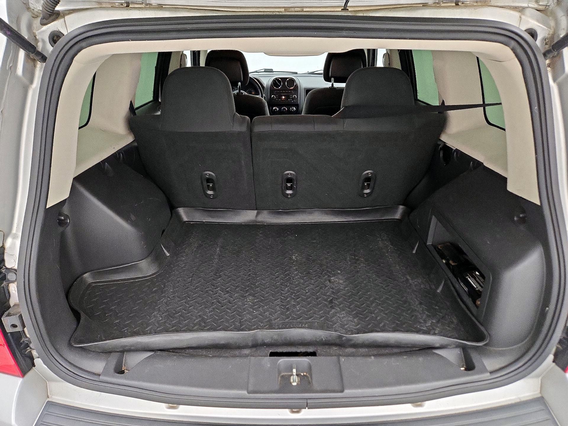 Thumbnail: 2014 Jeep Patriot - 17