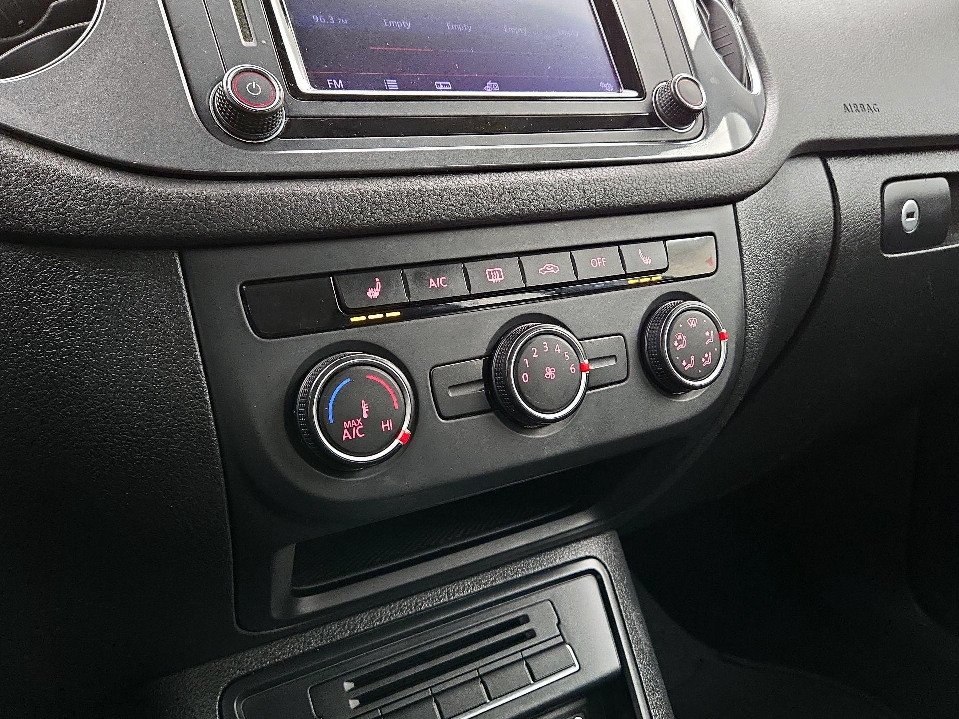 Thumbnail: 2017 Volkswagen Tiguan - 16