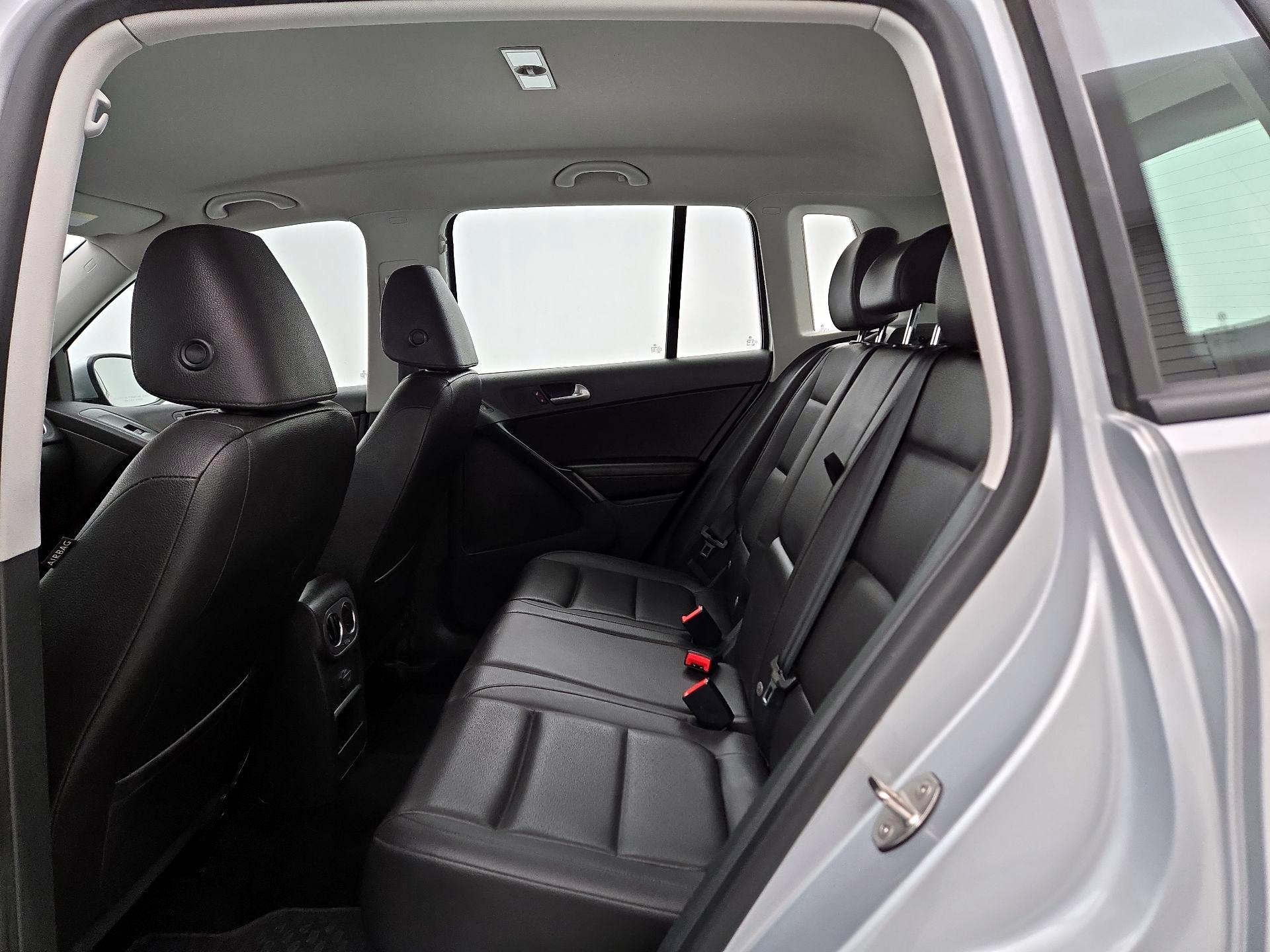 Thumbnail: 2017 Volkswagen Tiguan - 19