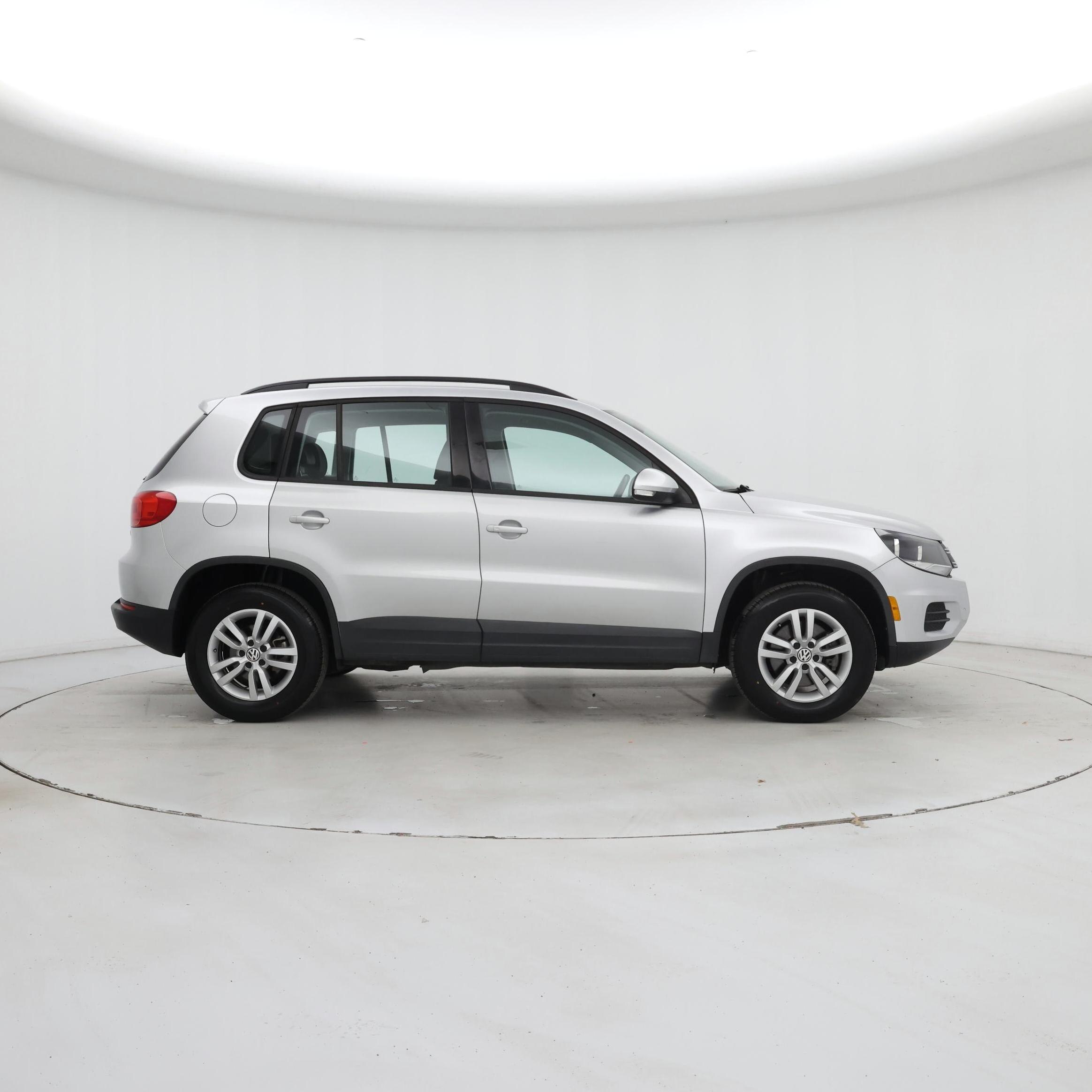 Thumbnail: 2017 Volkswagen Tiguan - 7