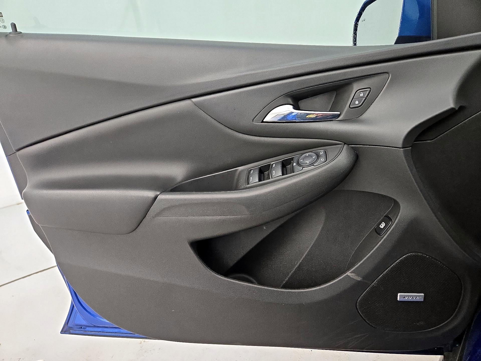 Thumbnail: 2016 Chevrolet Volt - 12