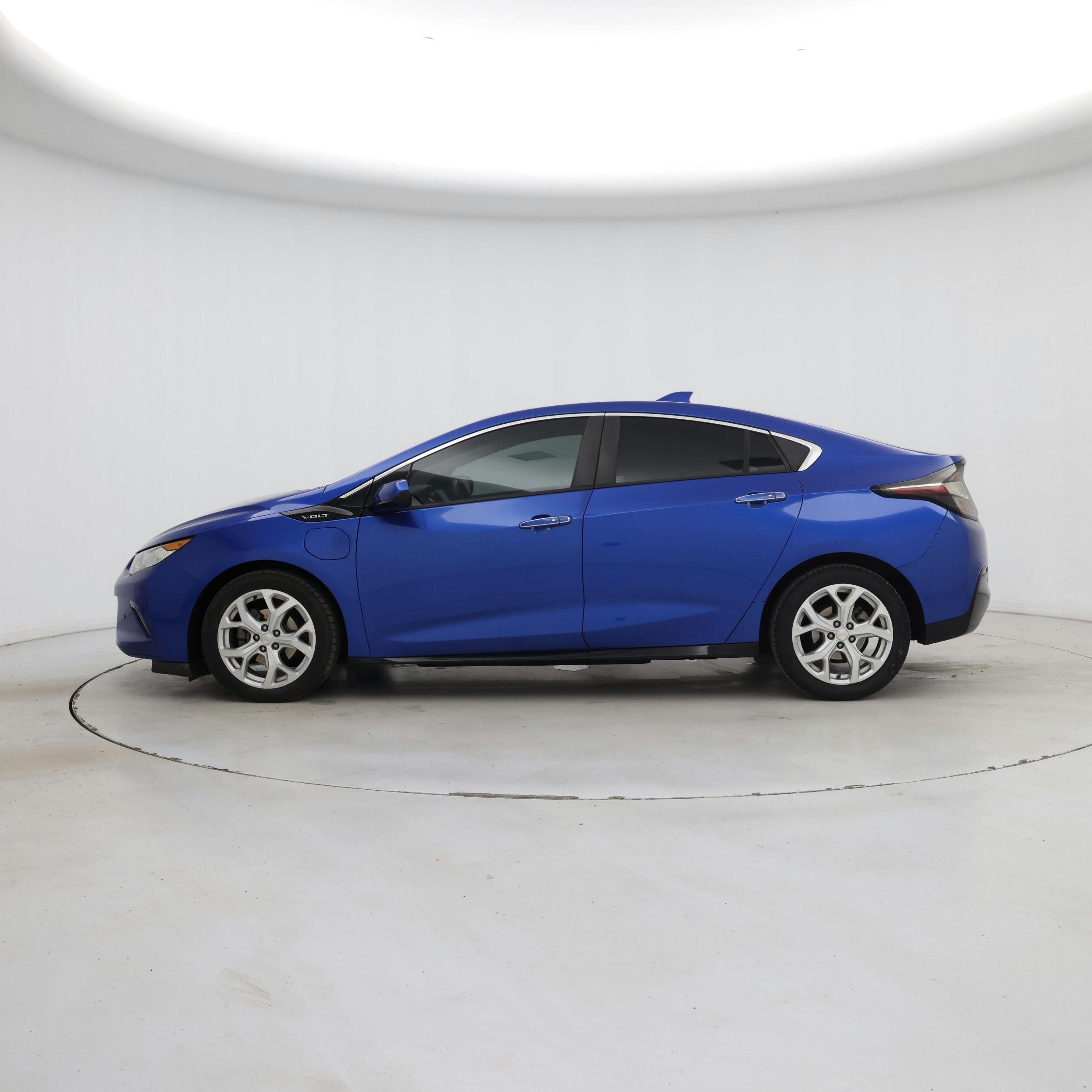 Thumbnail: 2016 Chevrolet Volt - 3