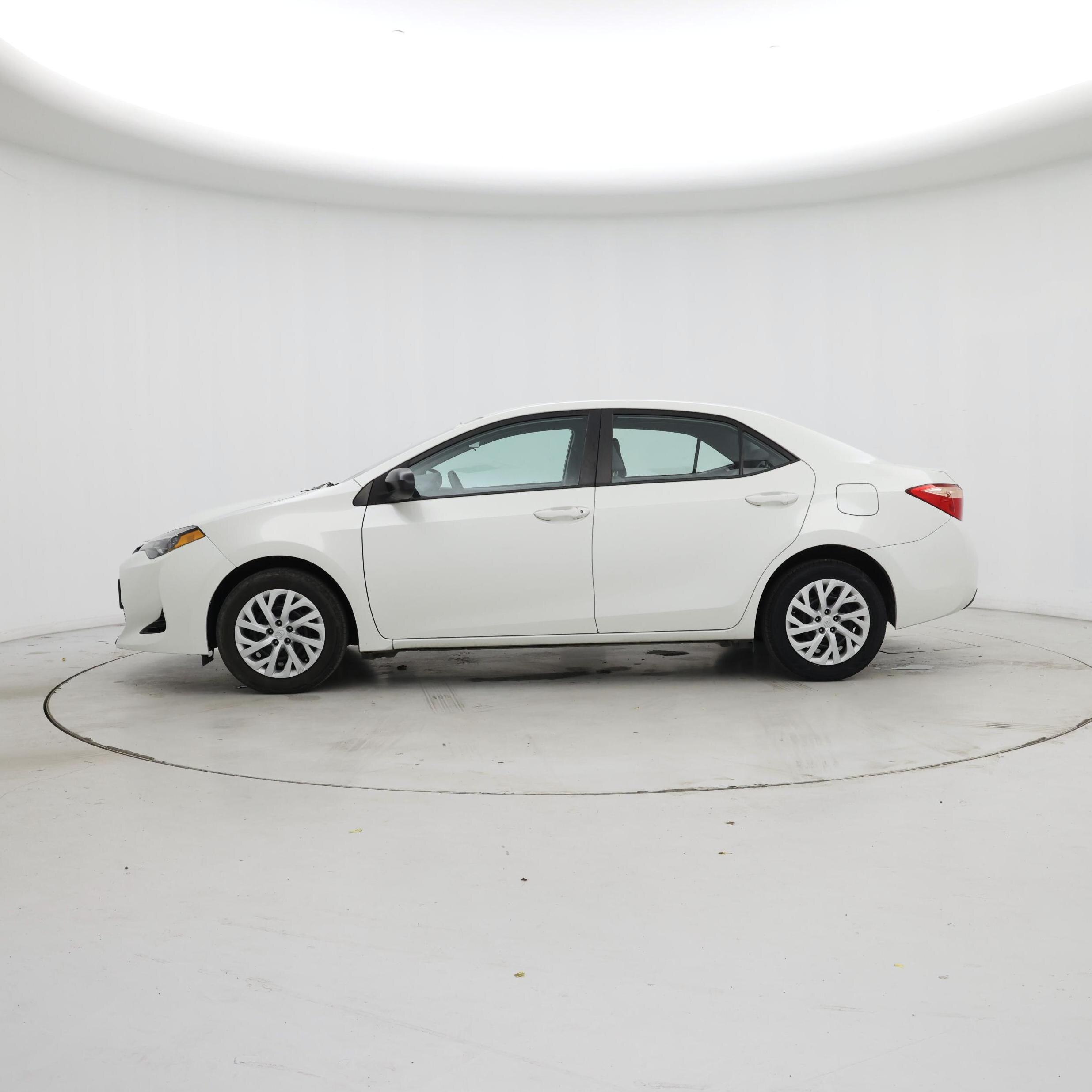 Thumbnail: 2018 Toyota Corolla - 3