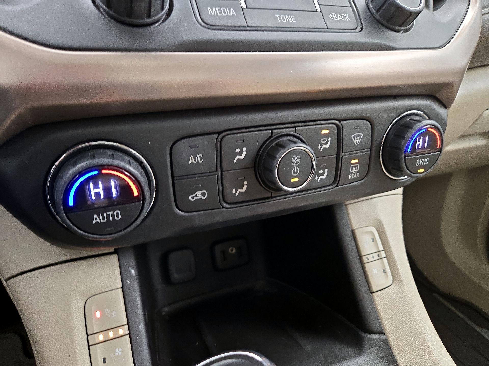 Thumbnail: 2018 GMC Acadia - 17