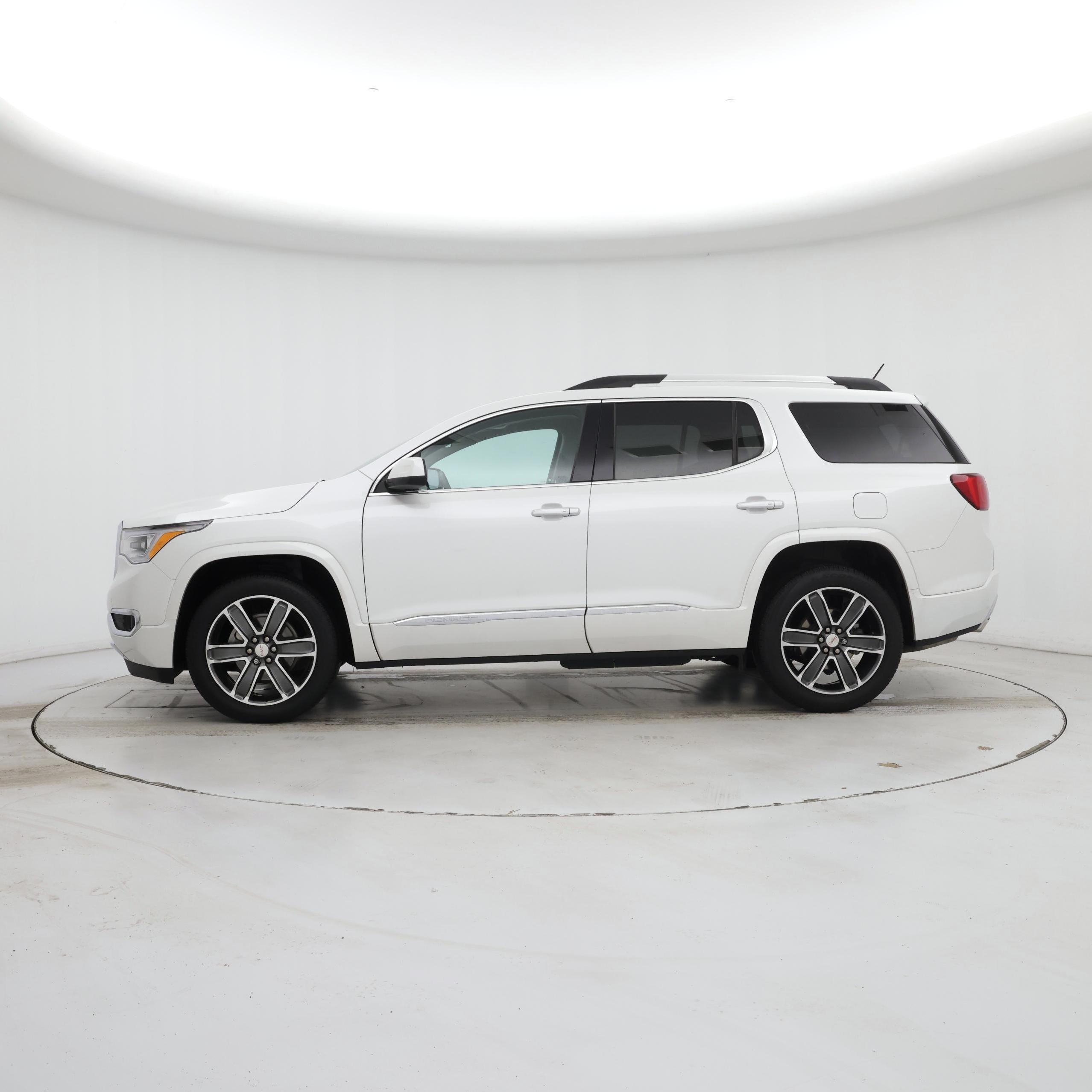 Thumbnail: 2018 GMC Acadia - 3