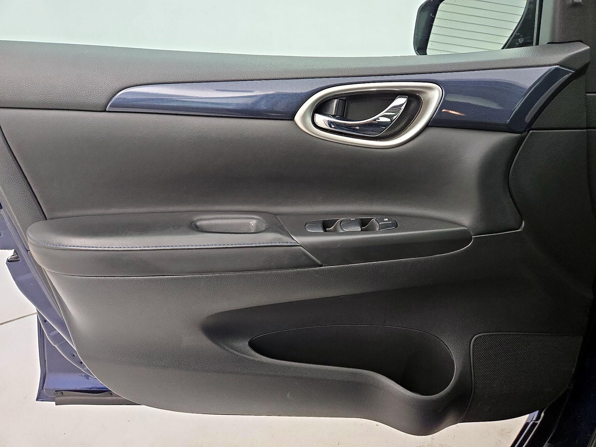 Thumbnail: 2019 Nissan Sentra - 12