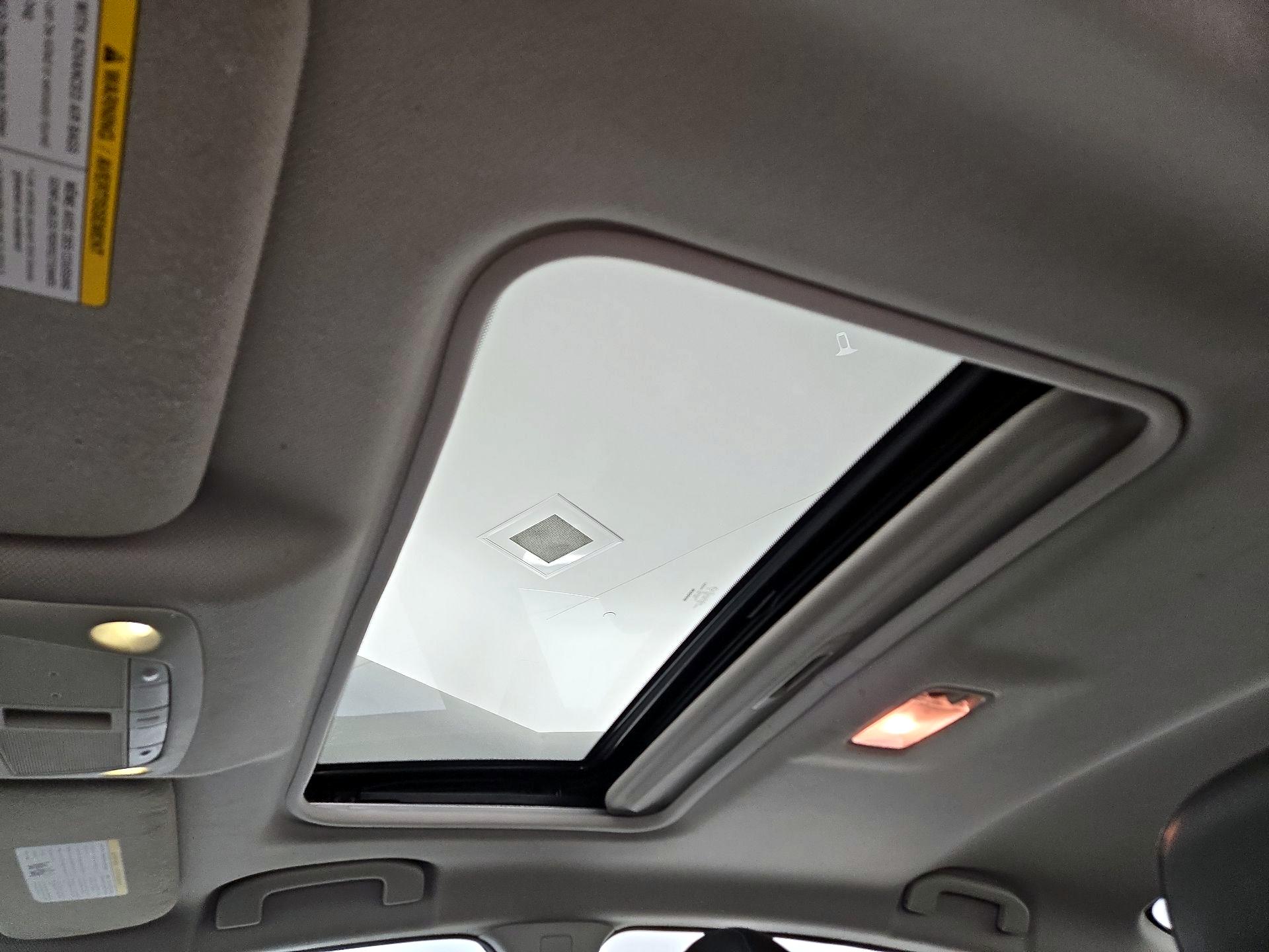 Thumbnail: 2019 Nissan Sentra - 19