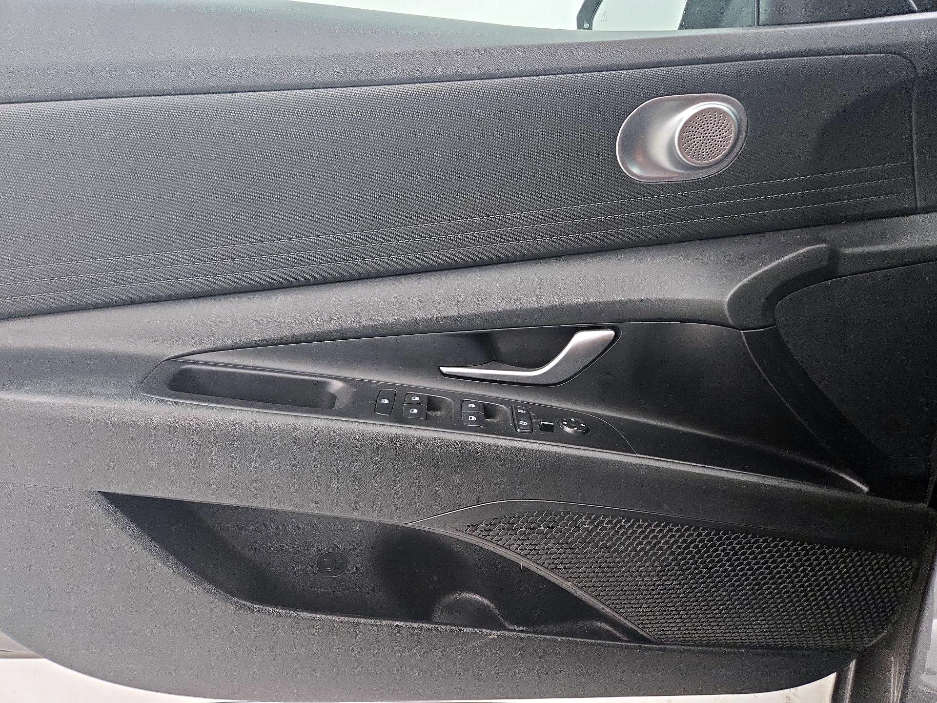 Thumbnail: 2022 Hyundai Elantra - 12