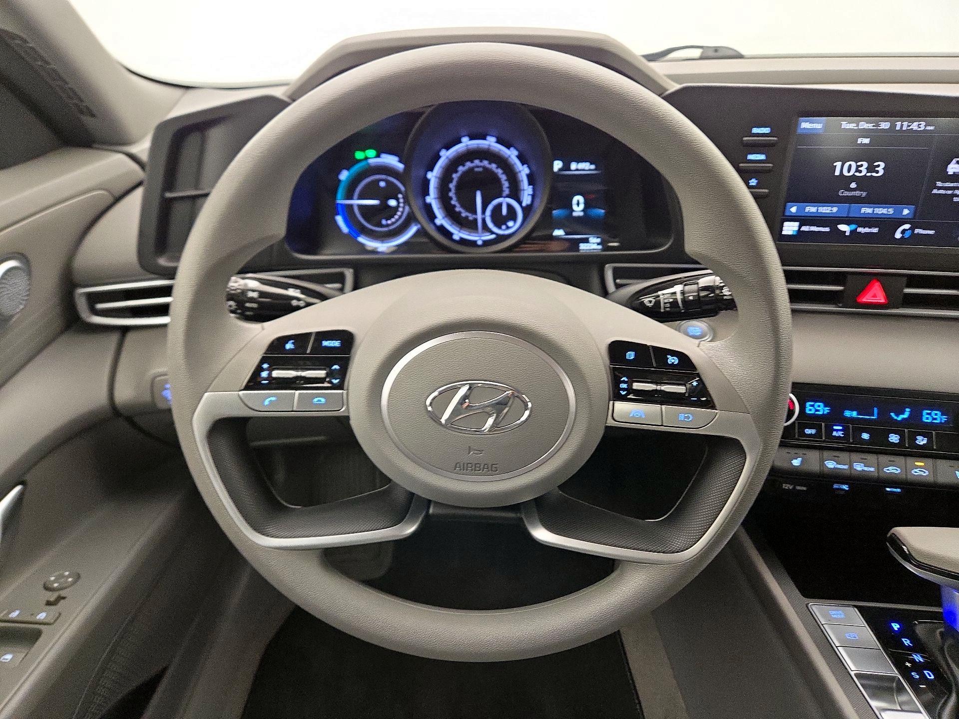 Thumbnail: 2023 Hyundai Elantra - 10