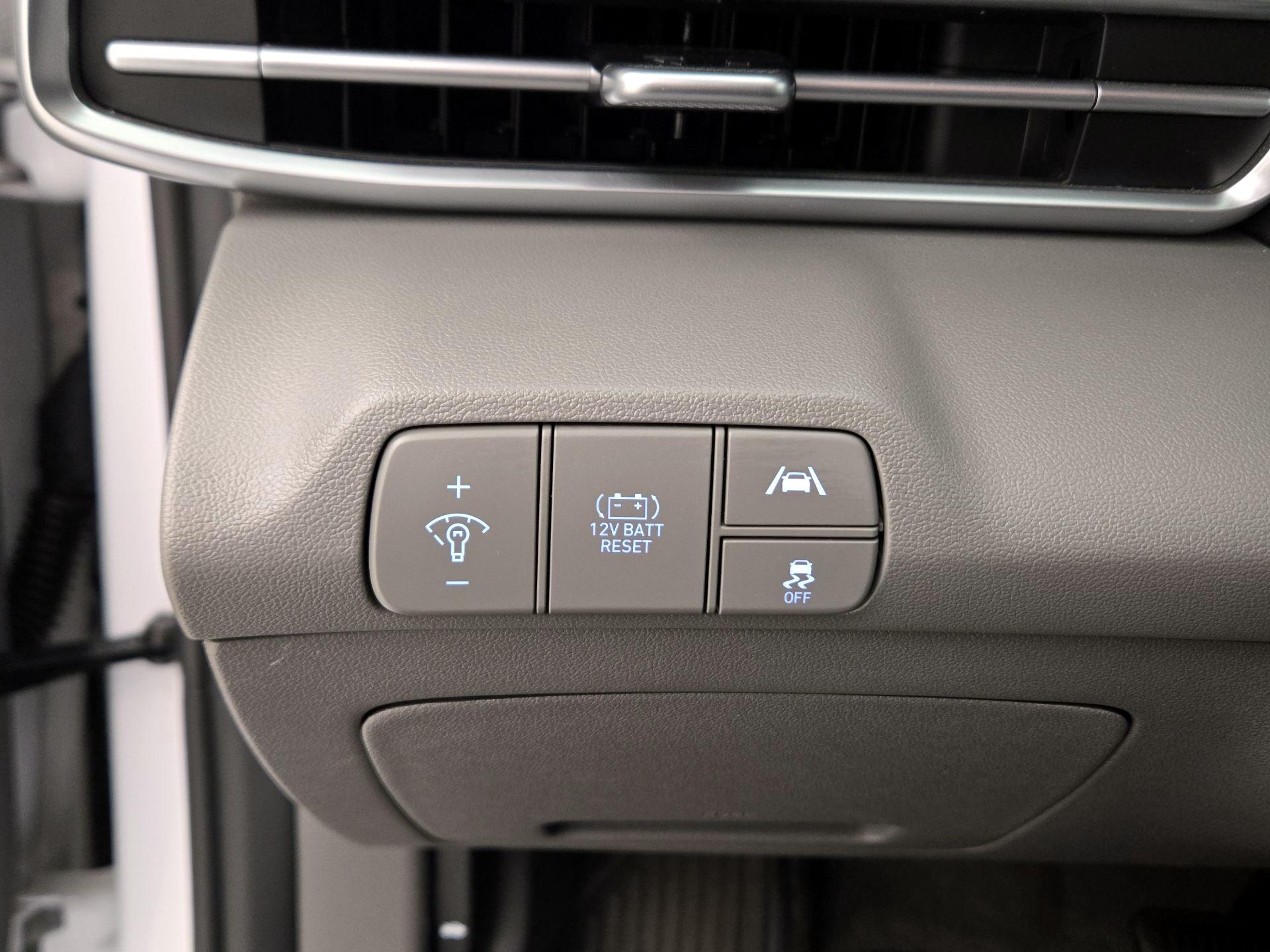 Thumbnail: 2023 Hyundai Elantra - 13