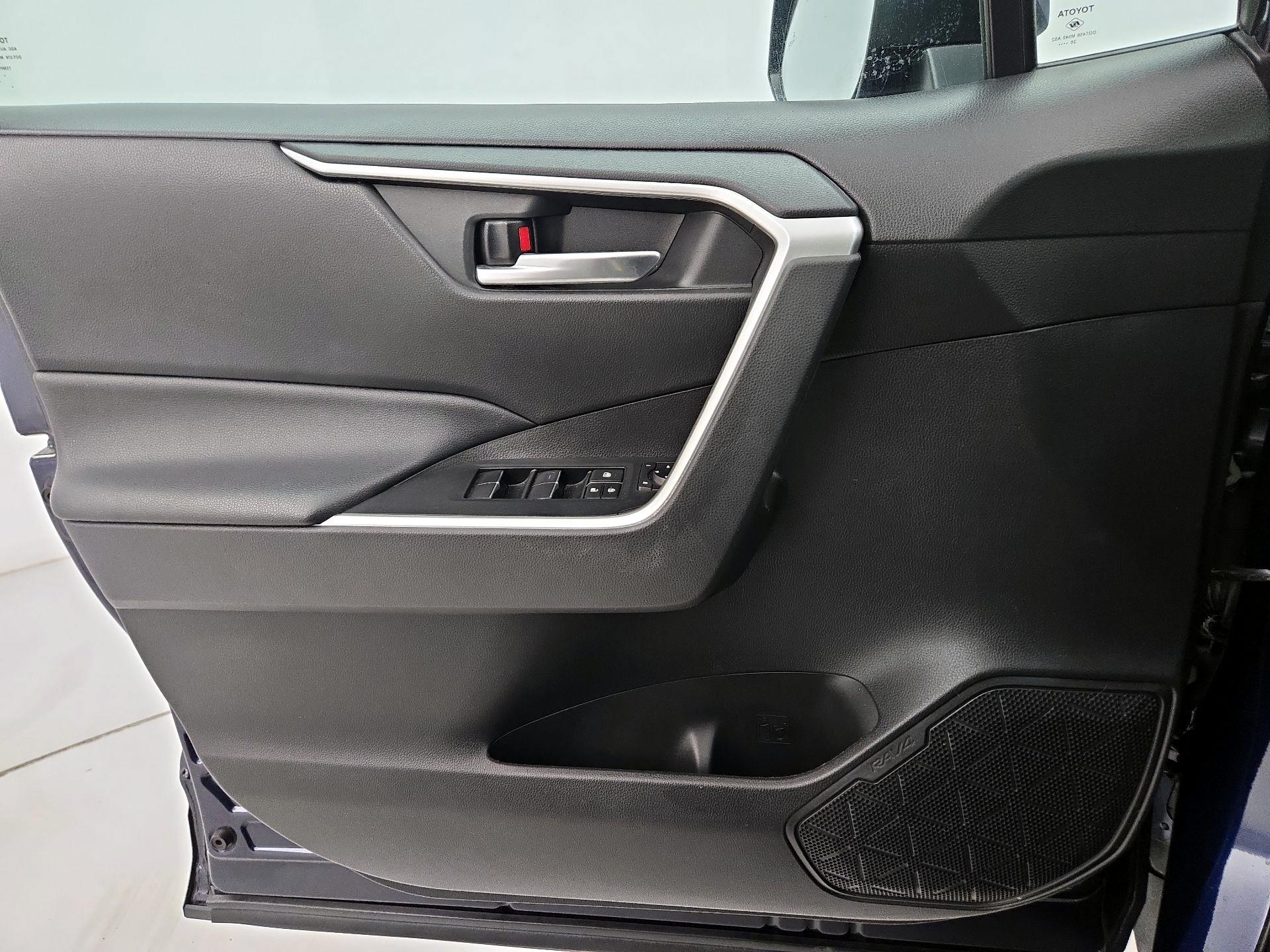 Thumbnail: 2021 Toyota RAV4 - 12