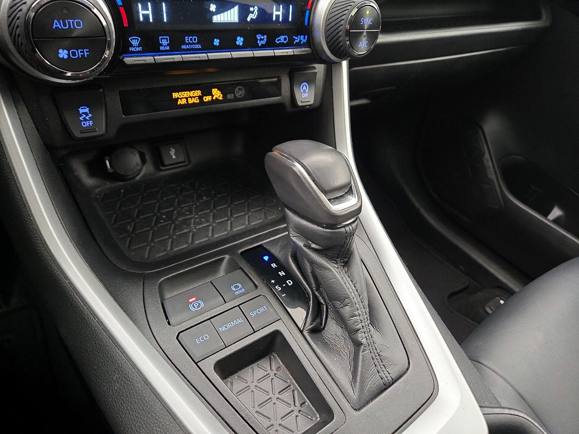 Thumbnail: 2021 Toyota RAV4 - 17