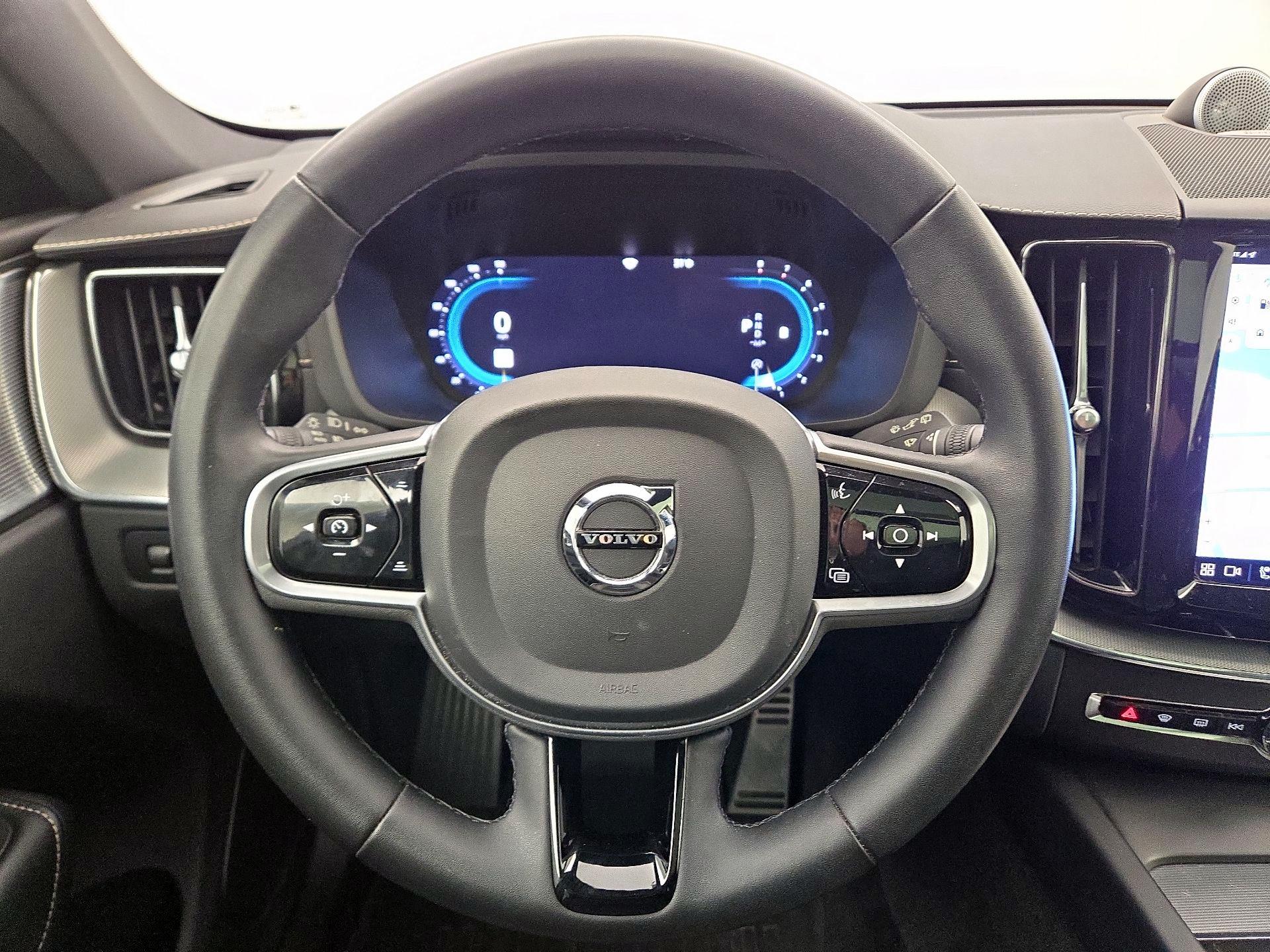 Thumbnail: 2022 Volvo XC60 - 10