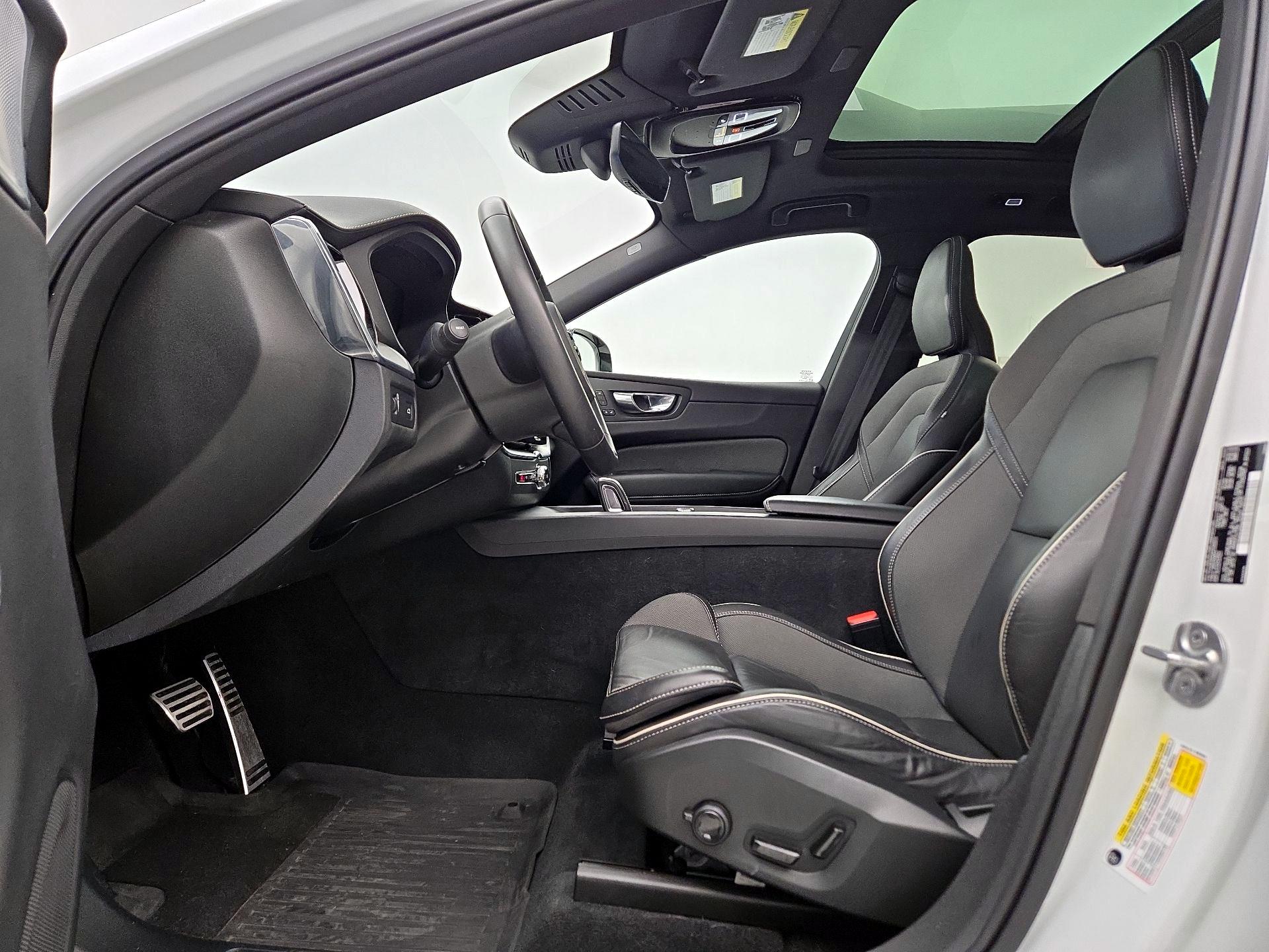 Thumbnail: 2022 Volvo XC60 - 11