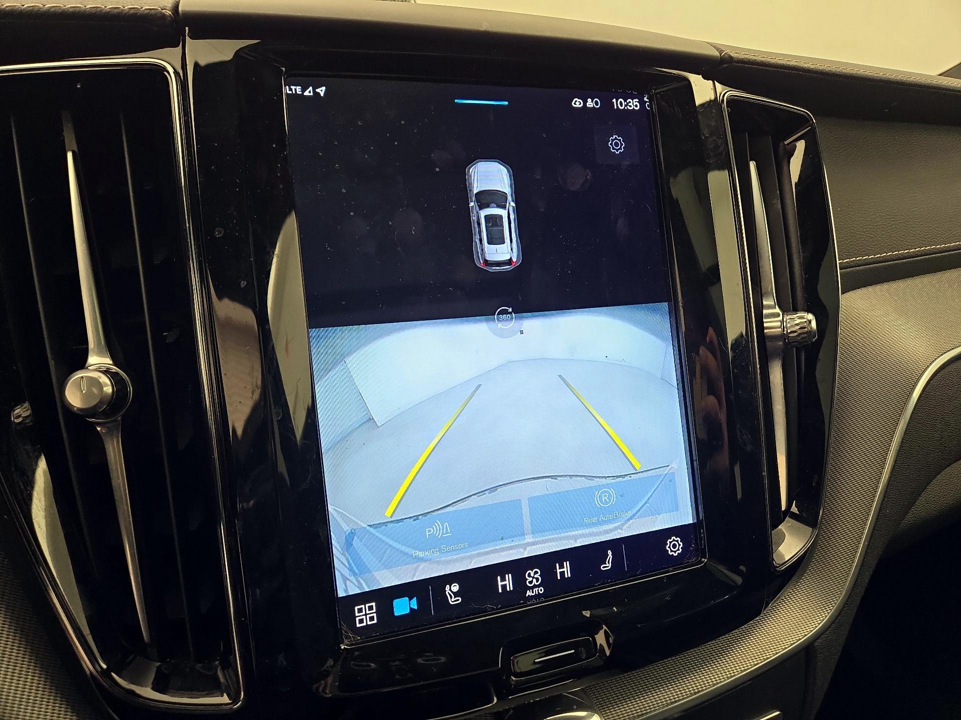 Thumbnail: 2022 Volvo XC60 - 15