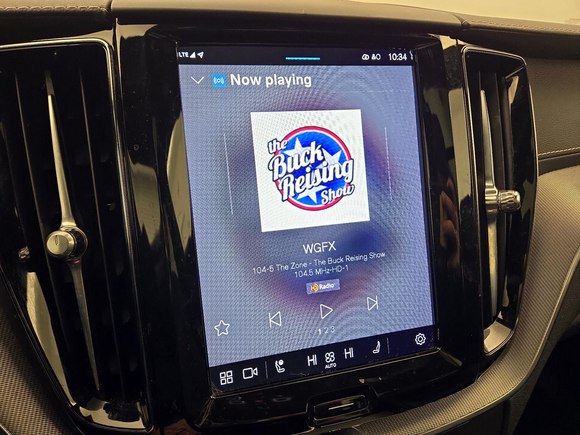 Thumbnail: 2022 Volvo XC60 - 16