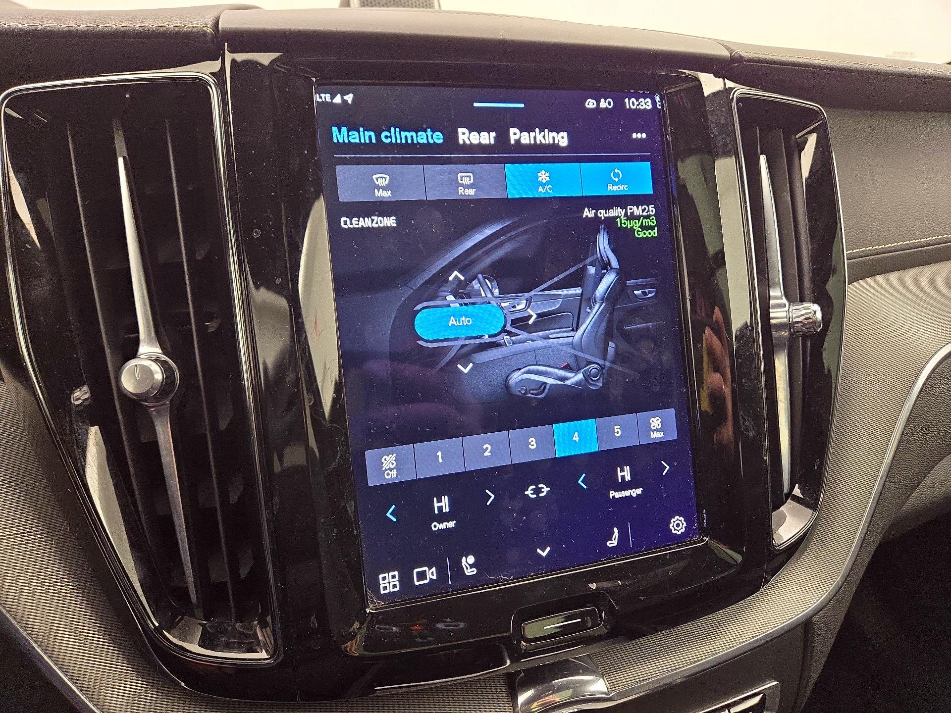 Thumbnail: 2022 Volvo XC60 - 17