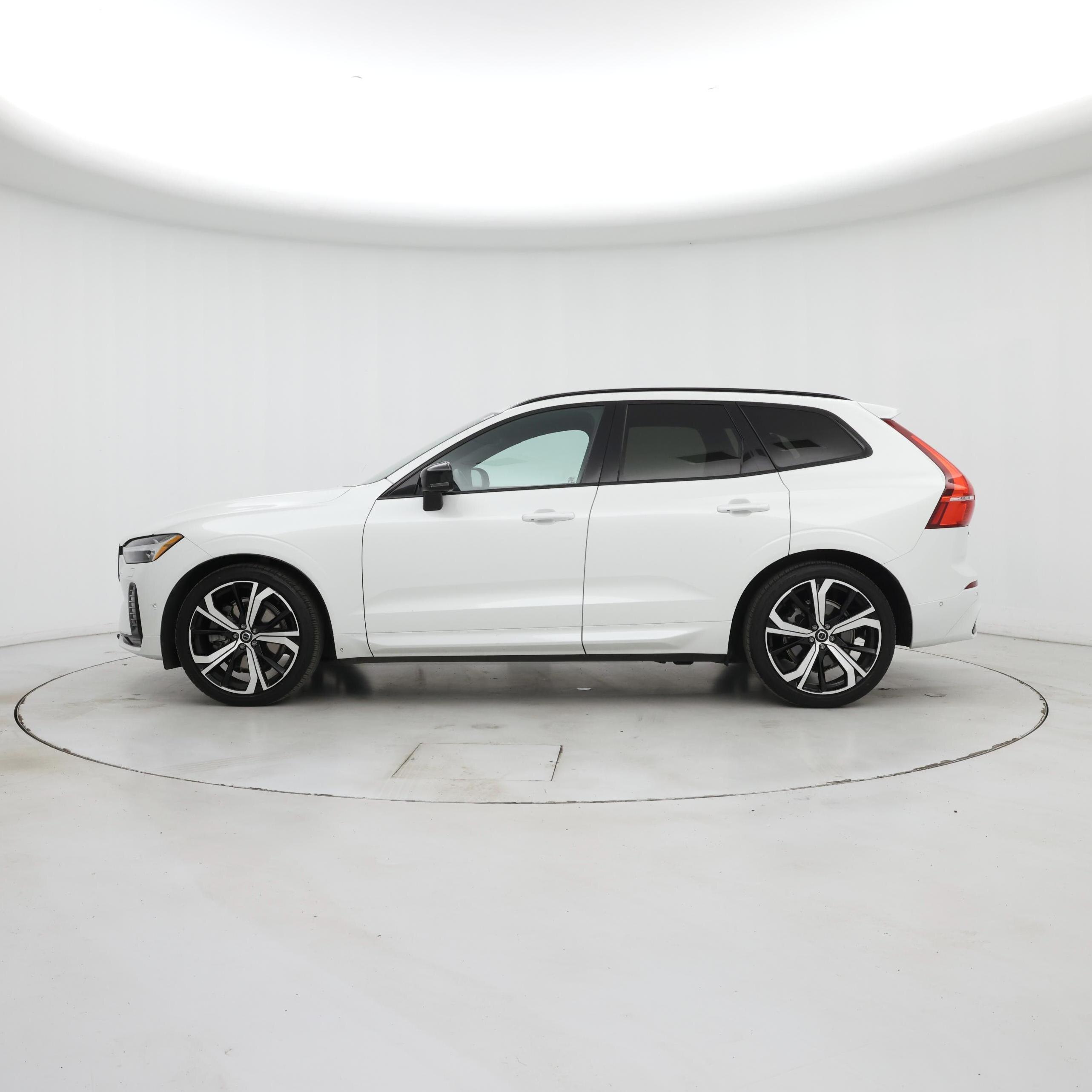Thumbnail: 2022 Volvo XC60 - 3