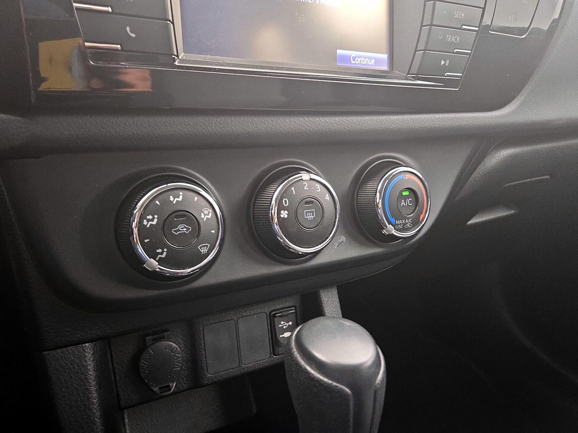 Thumbnail: 2016 Toyota Corolla - 15