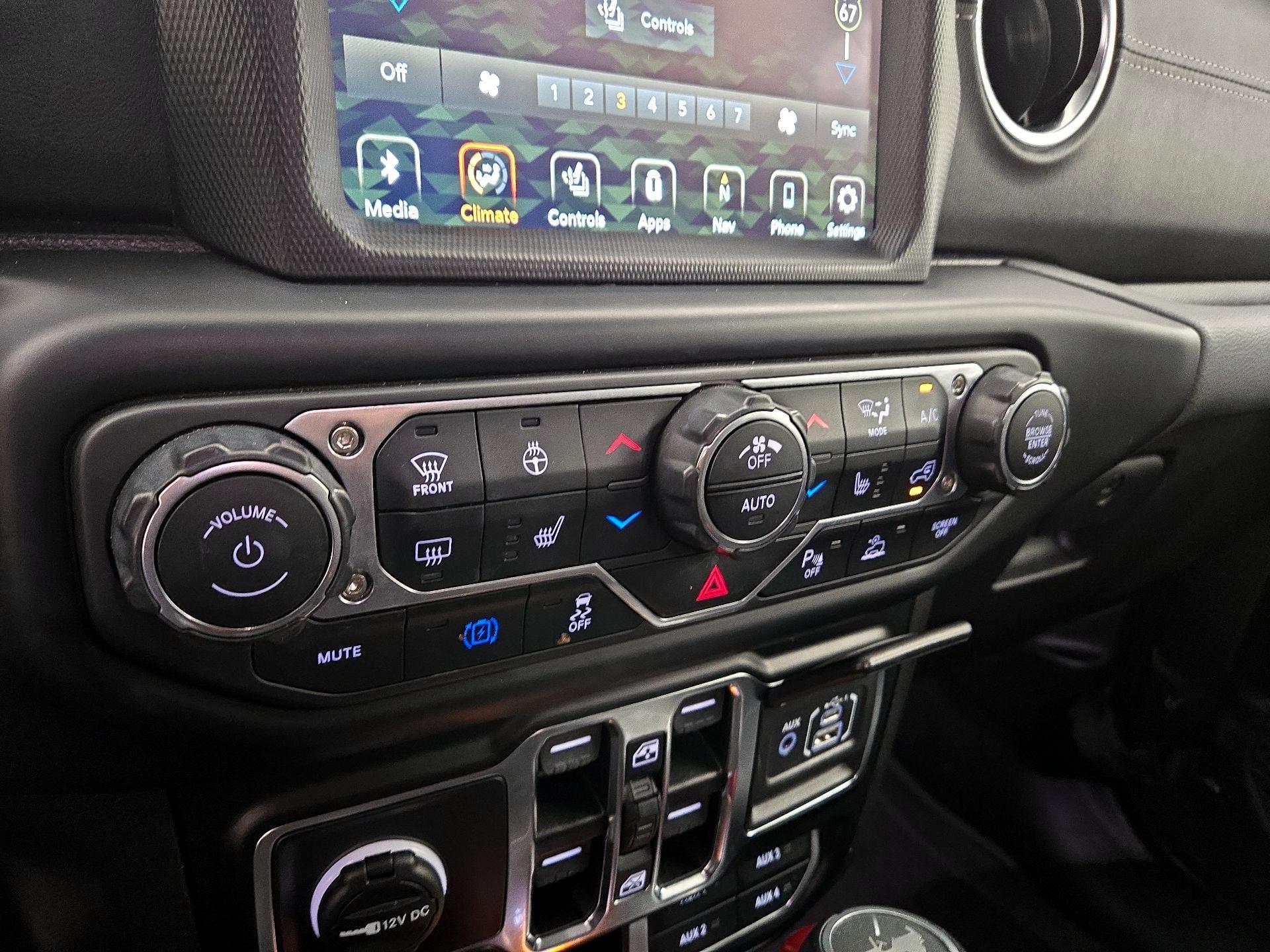 Thumbnail: 2022 Jeep Wrangler - 16