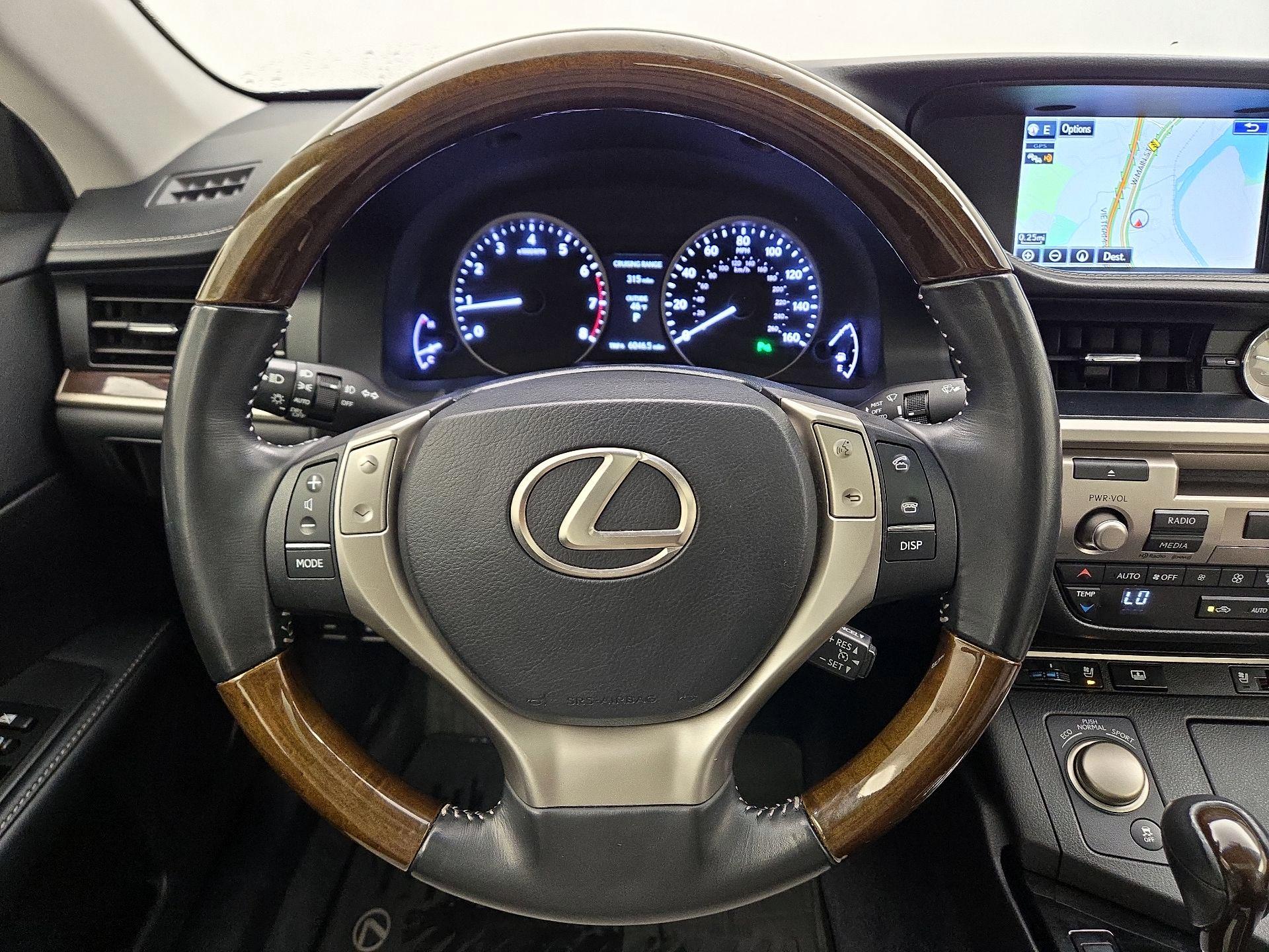 Thumbnail: 2015 Lexus ES - 10
