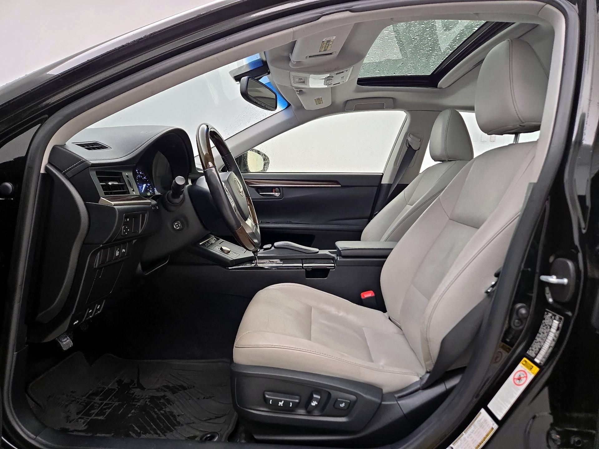 Thumbnail: 2015 Lexus ES - 11