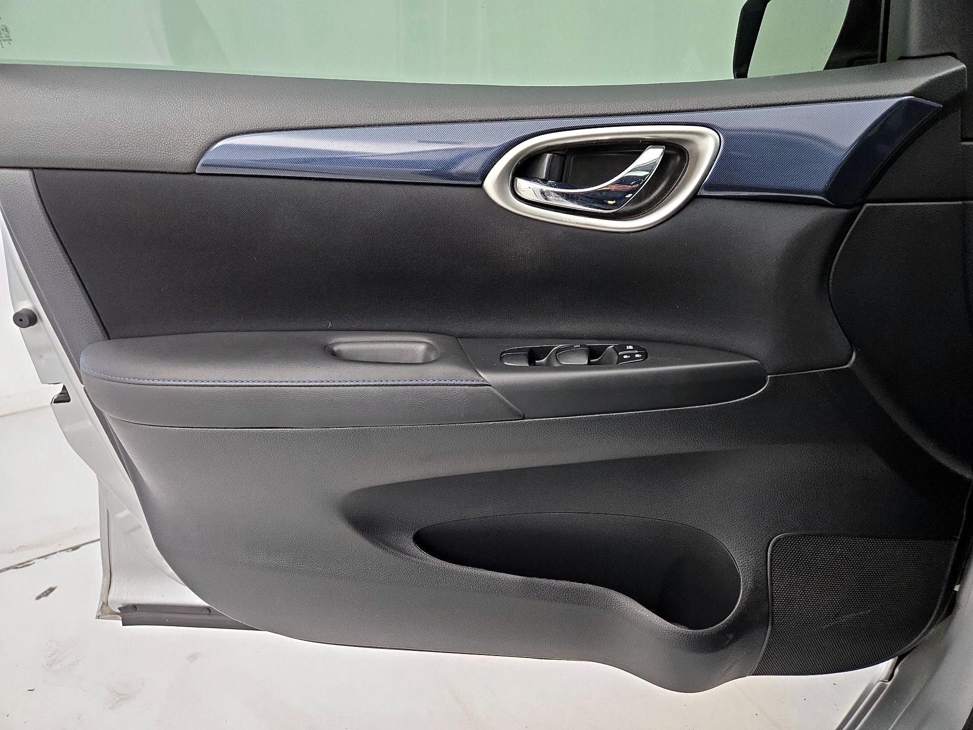 Thumbnail: 2017 Nissan Sentra - 12