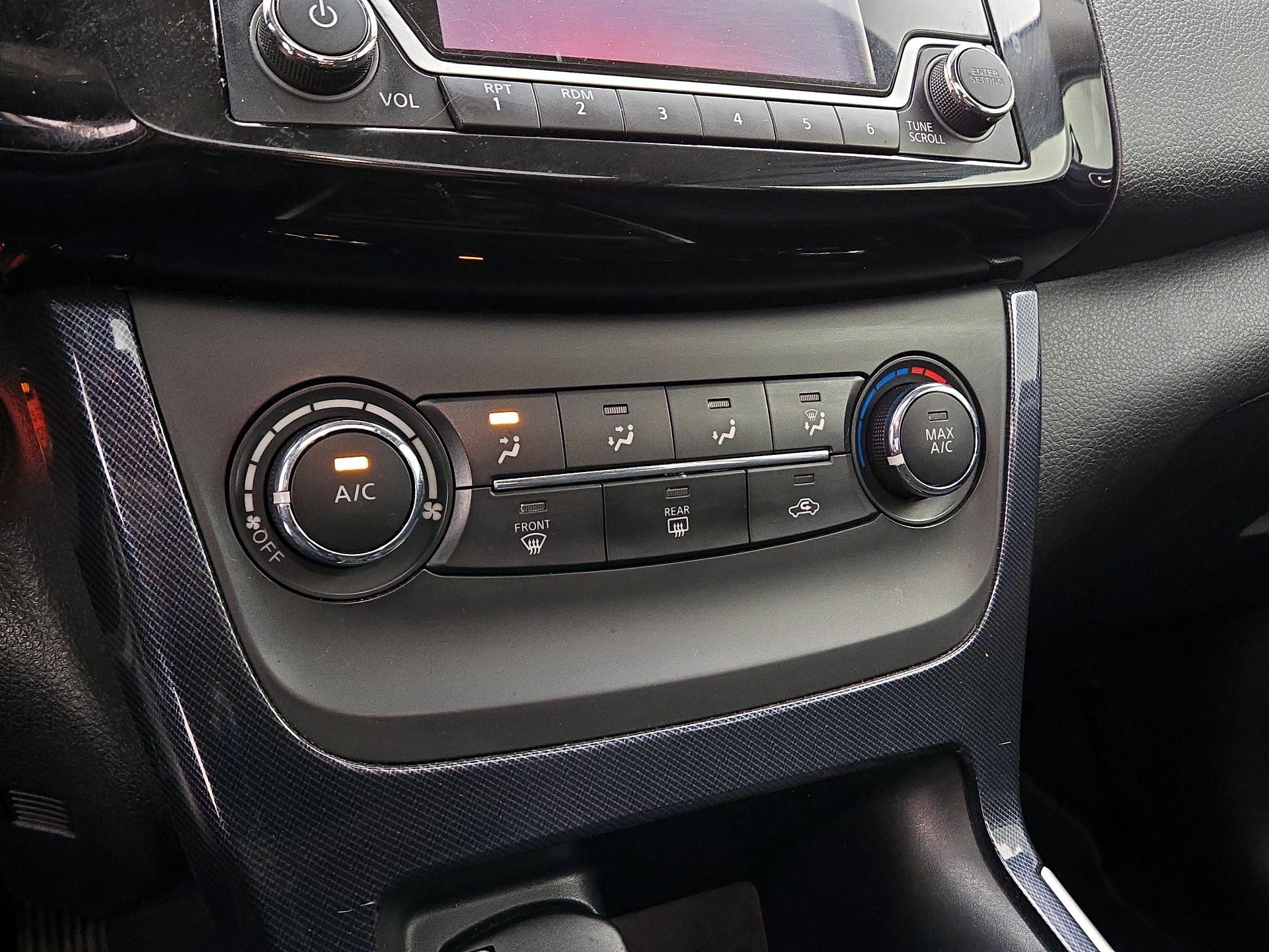 Thumbnail: 2017 Nissan Sentra - 16