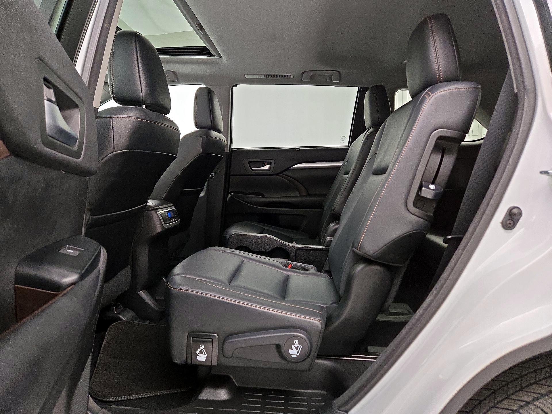 Thumbnail: 2017 Toyota Highlander - 20