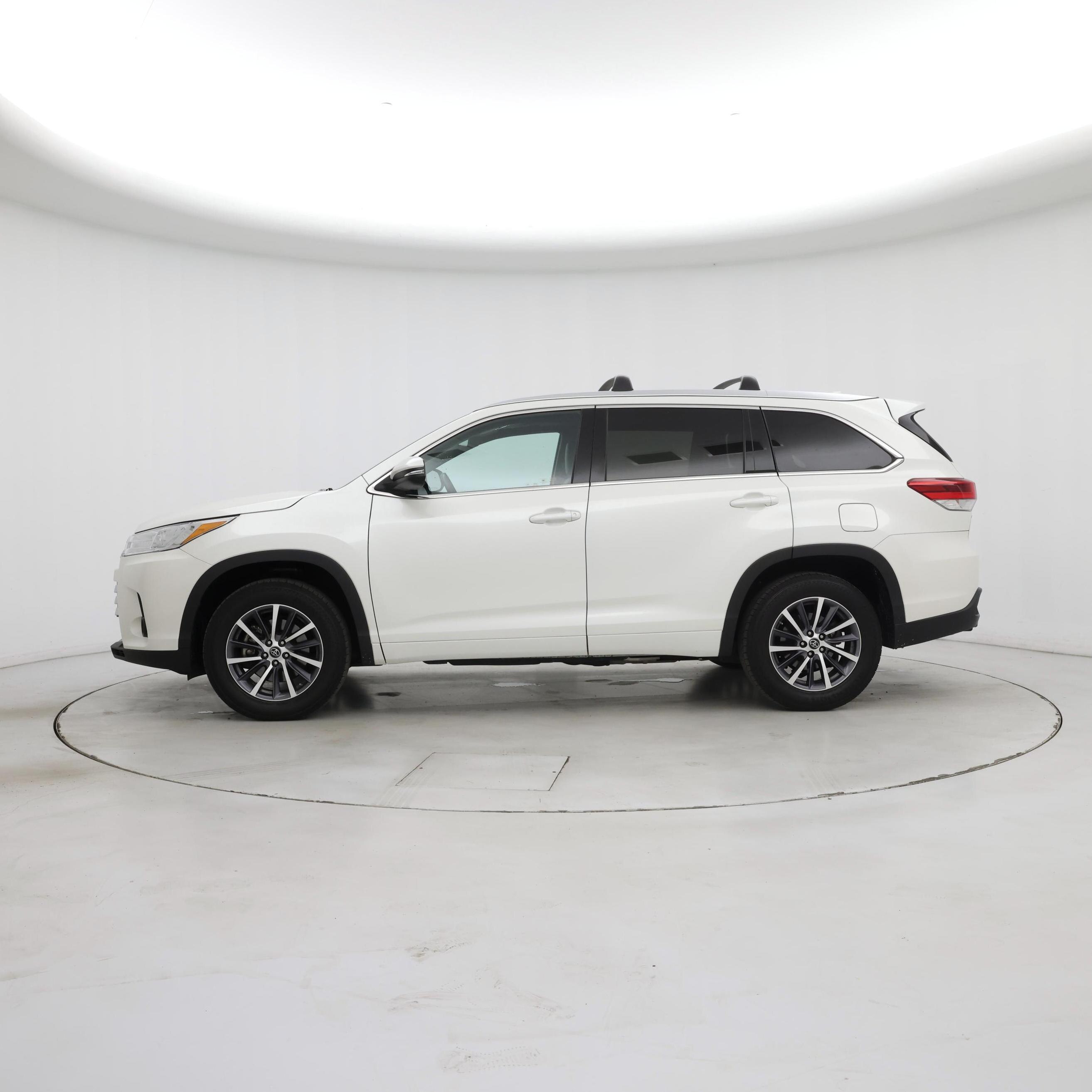 Thumbnail: 2017 Toyota Highlander - 3