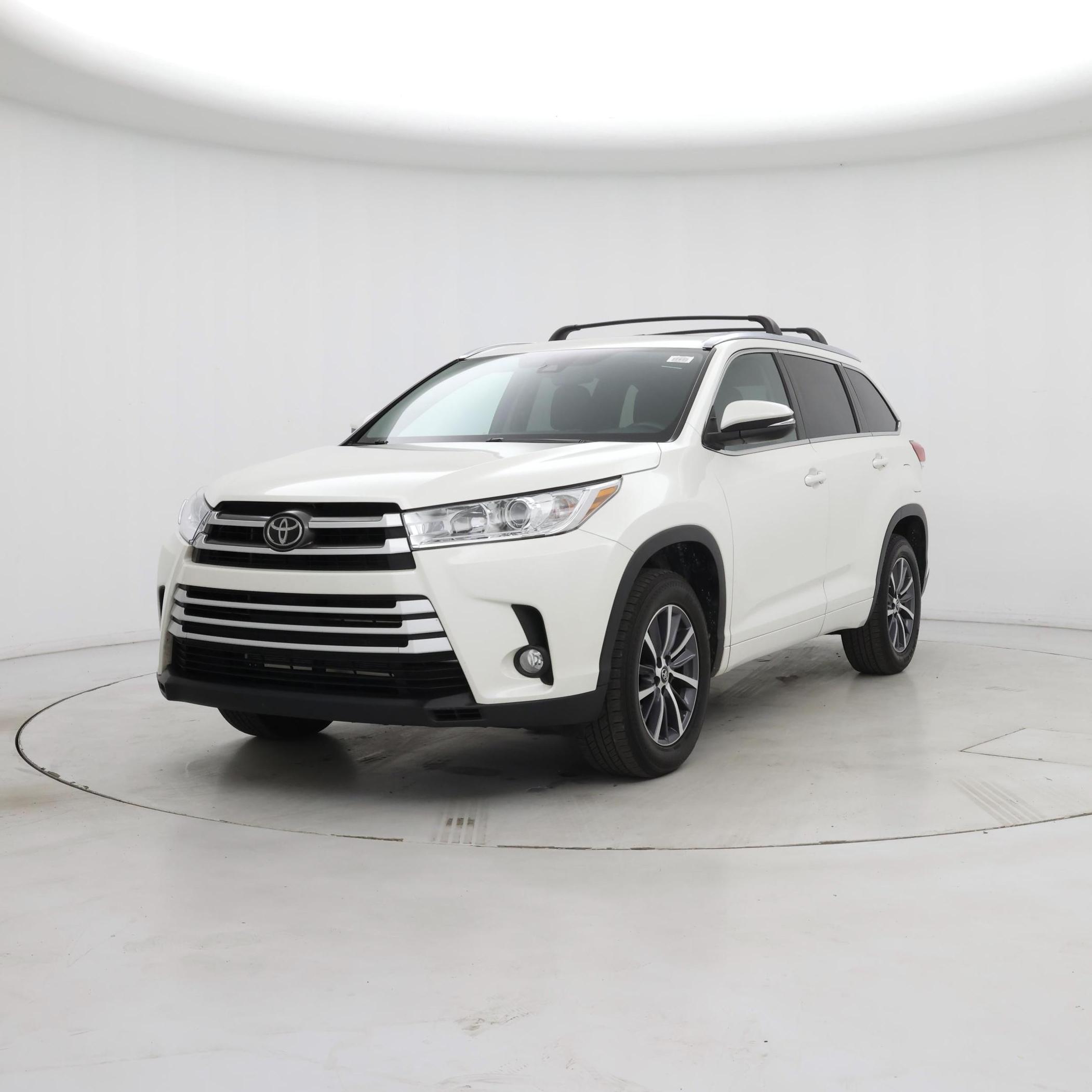 Thumbnail: 2017 Toyota Highlander - 4