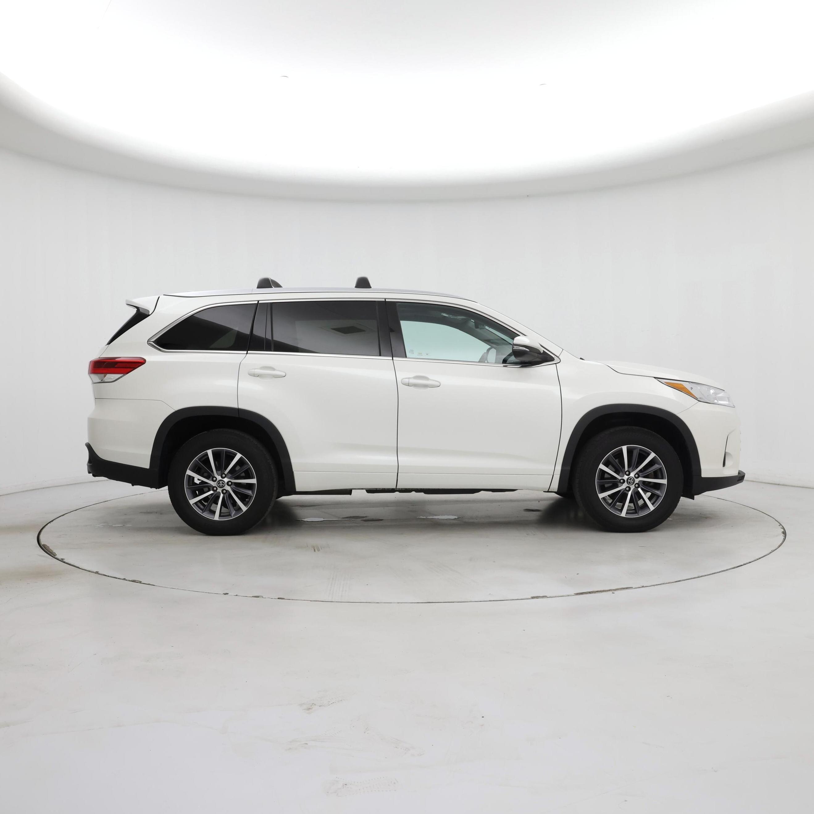 Thumbnail: 2017 Toyota Highlander - 7